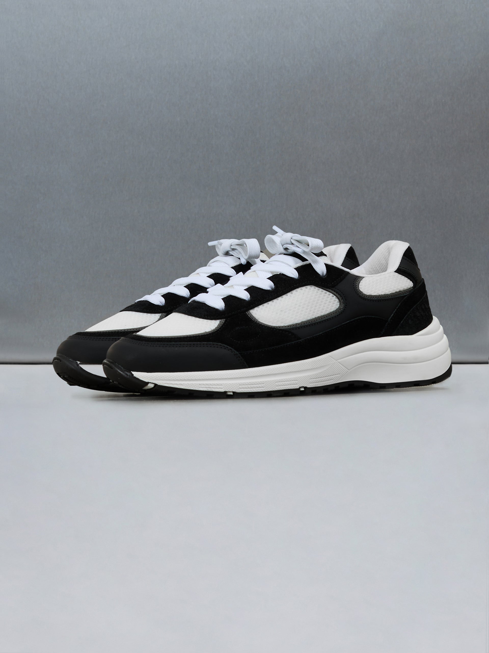 Apollo Runner in White Black