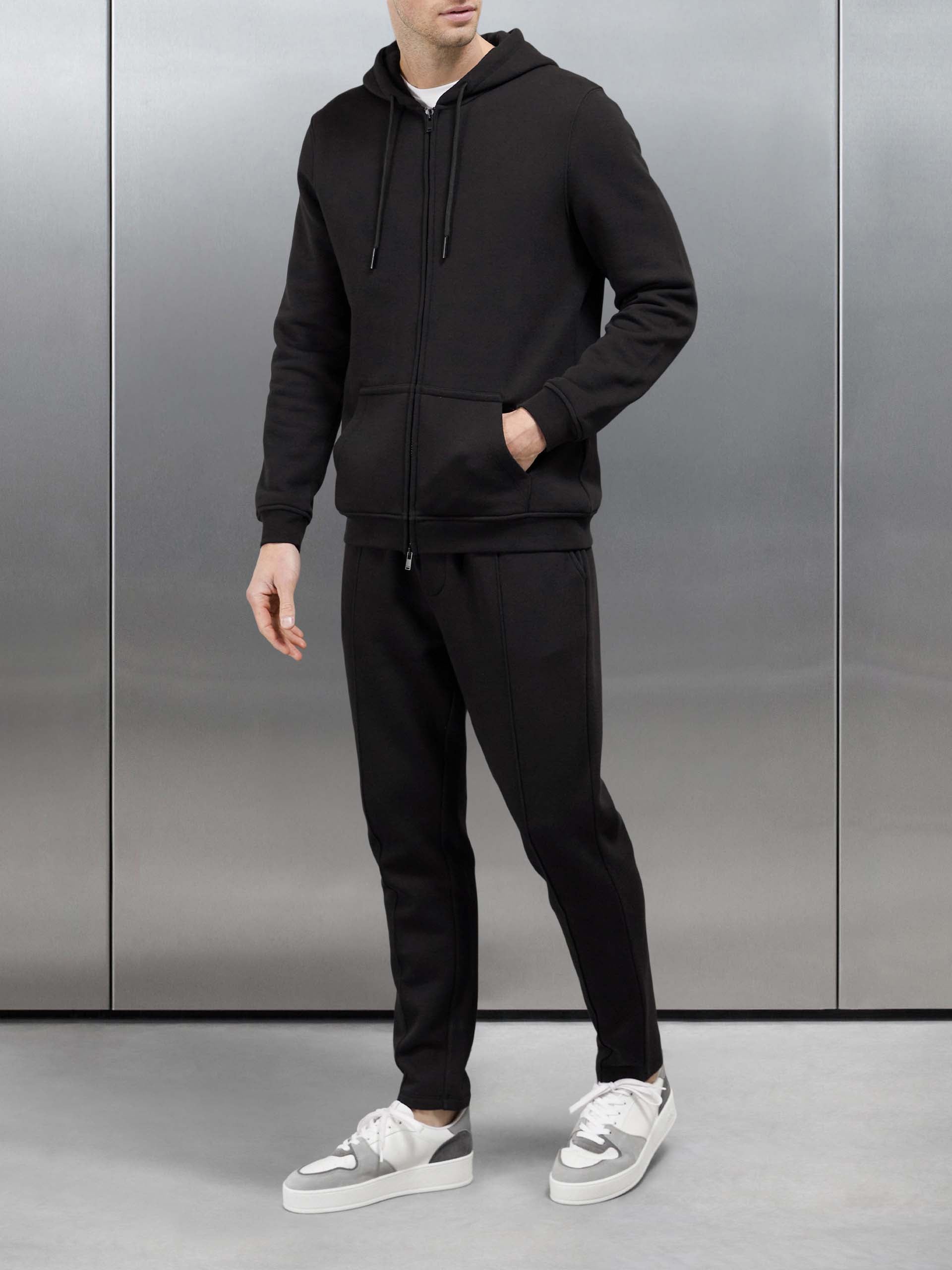 Essential Tapered Jogger in Black