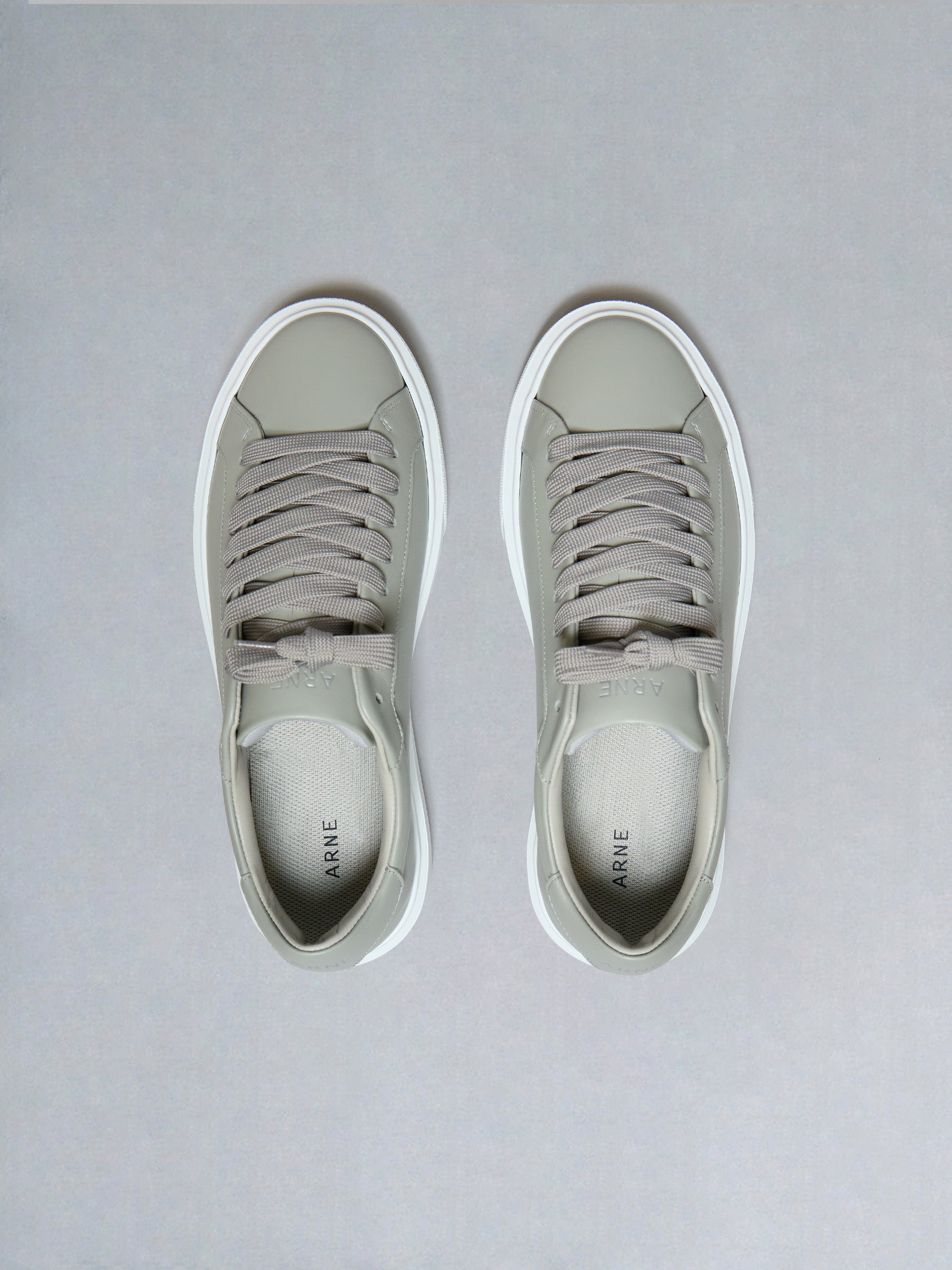 Essential Leather Trainer in Olive