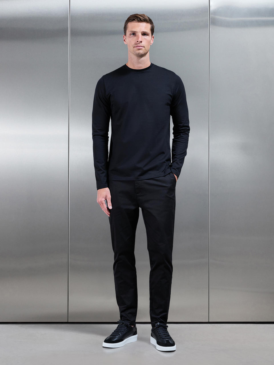 Essential Long Sleeve Slim Fit Stretch T-Shirt in Black