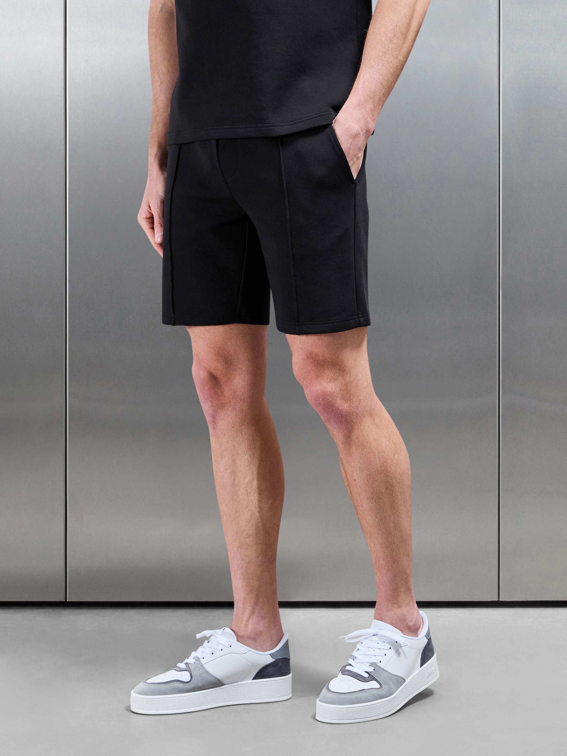 Everyday Luxe Short in Black
