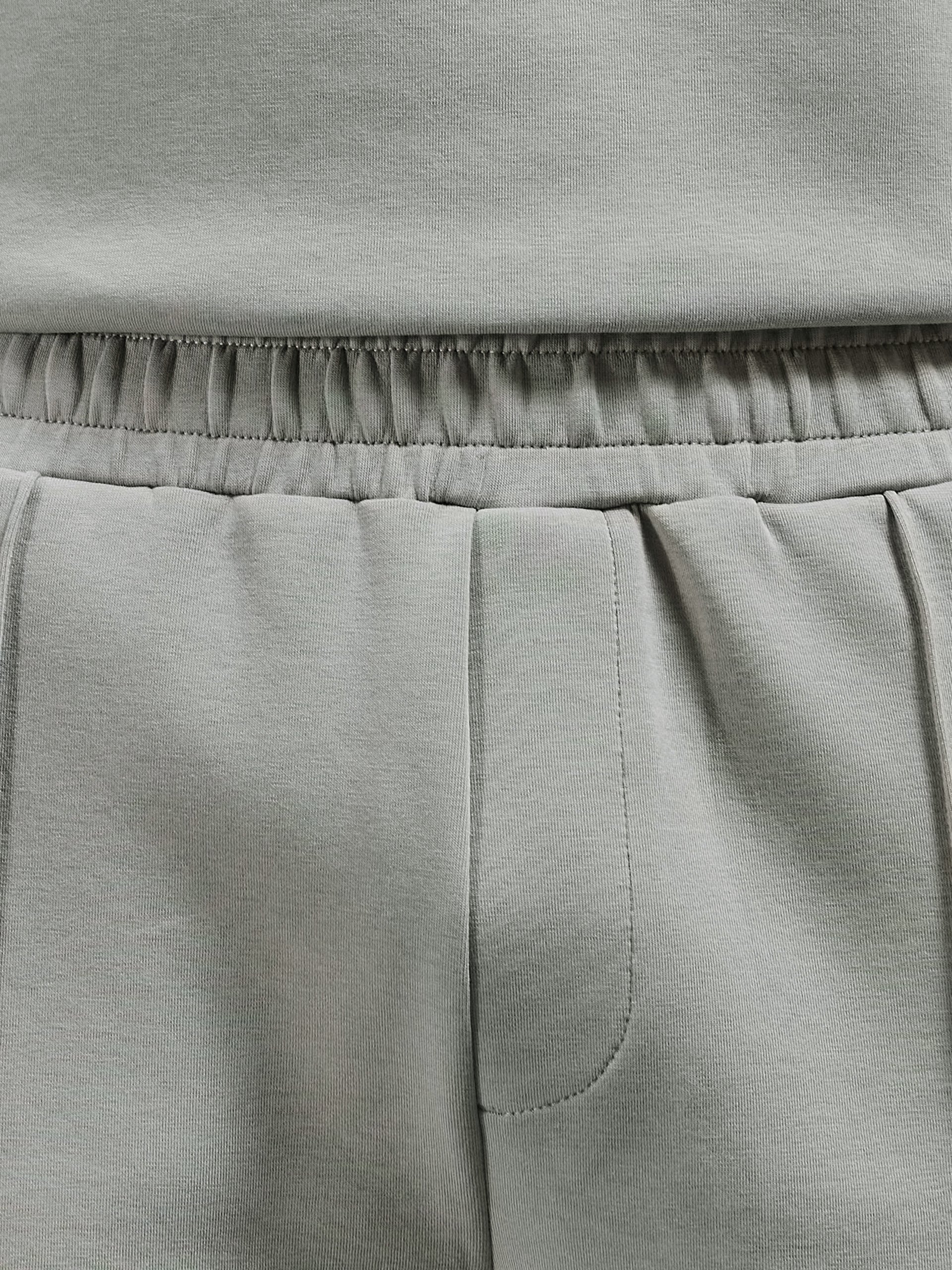 Everyday Luxe Short in Stone