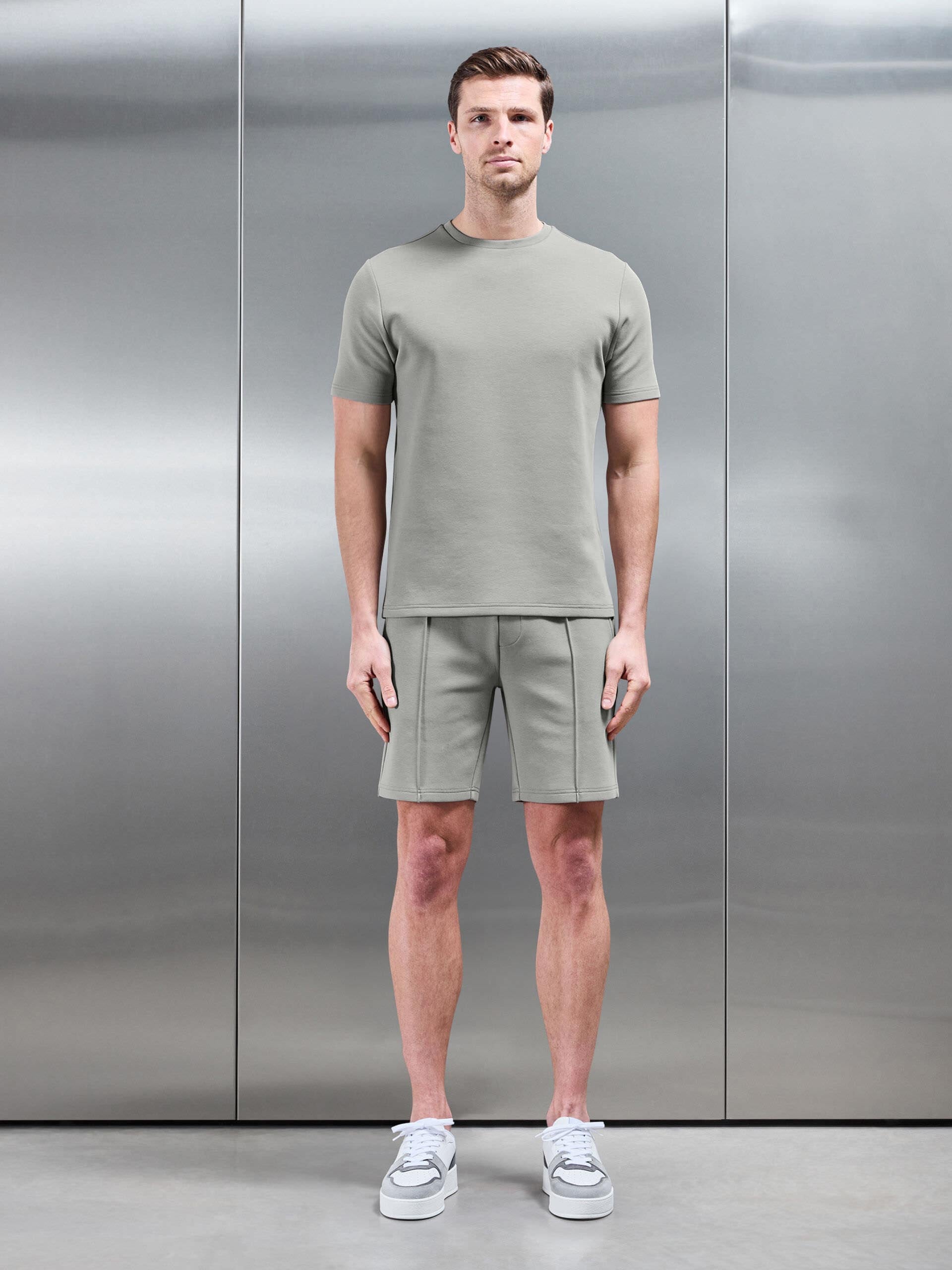 Everyday Luxe Cargo Short in Stone