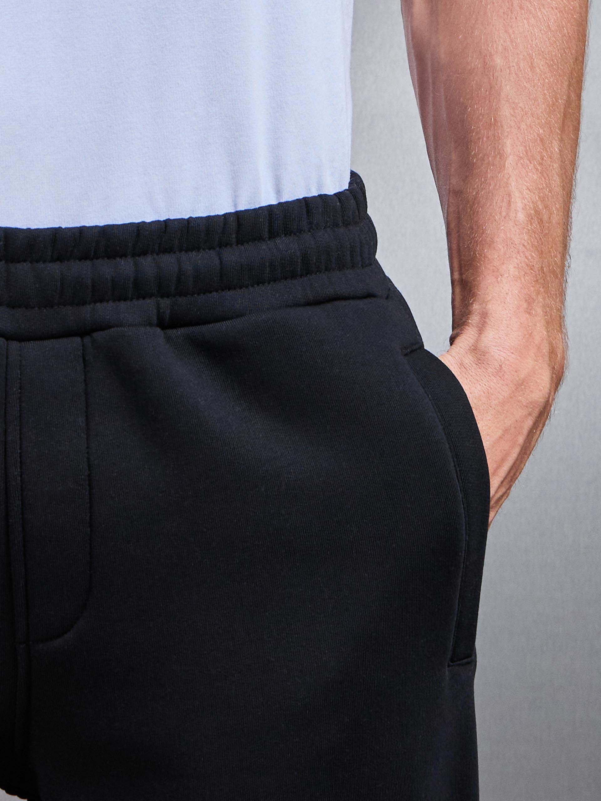 Essential Relaxed Fit Cuffed Jogger In Black