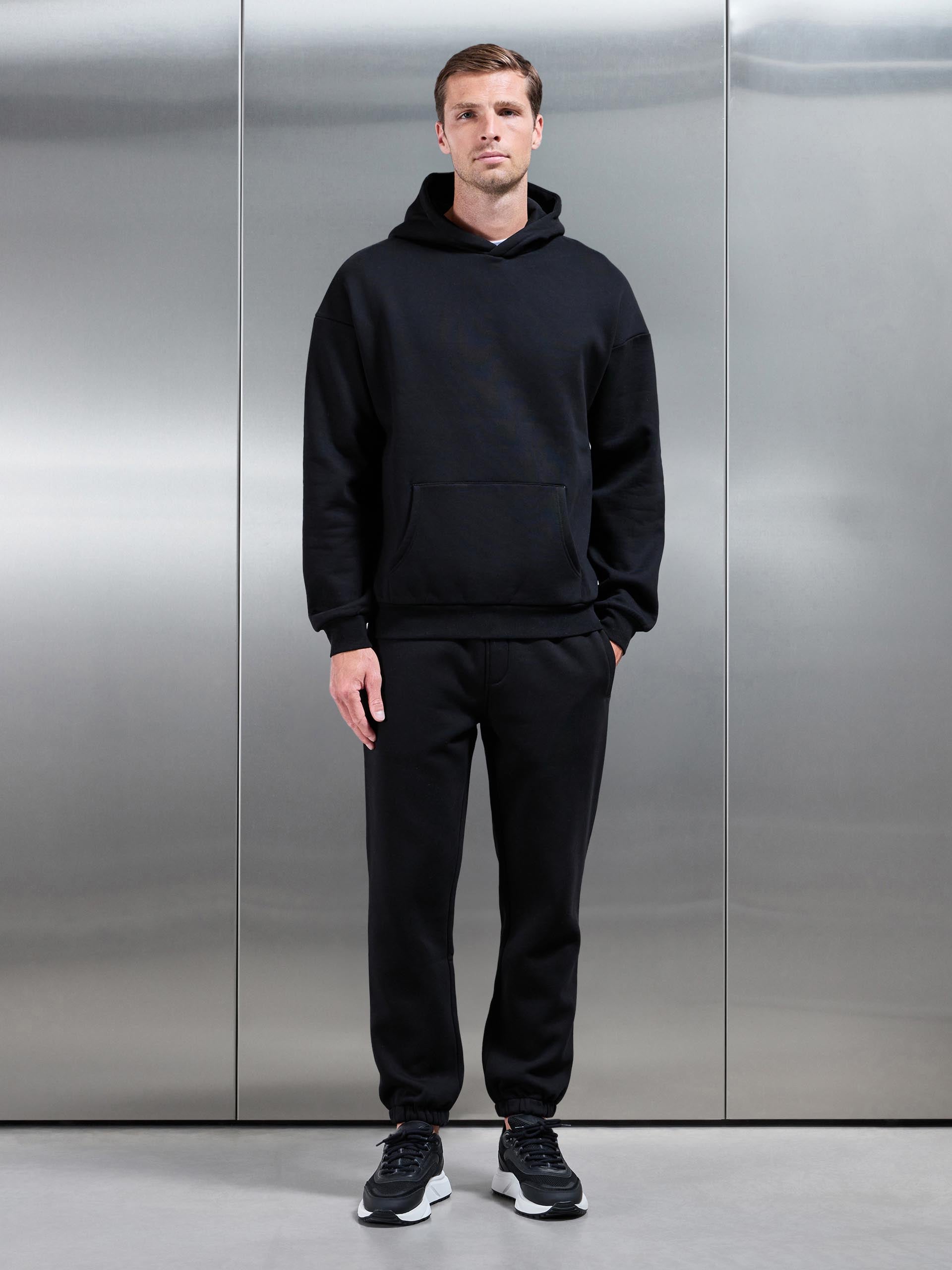 Essential Relaxed Fit Cuffed Jogger In Black