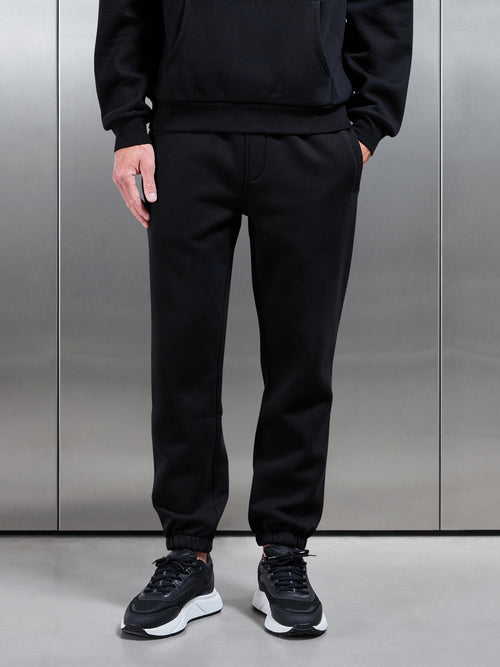 Essential Relaxed Fit Cuffed Jogger In Black