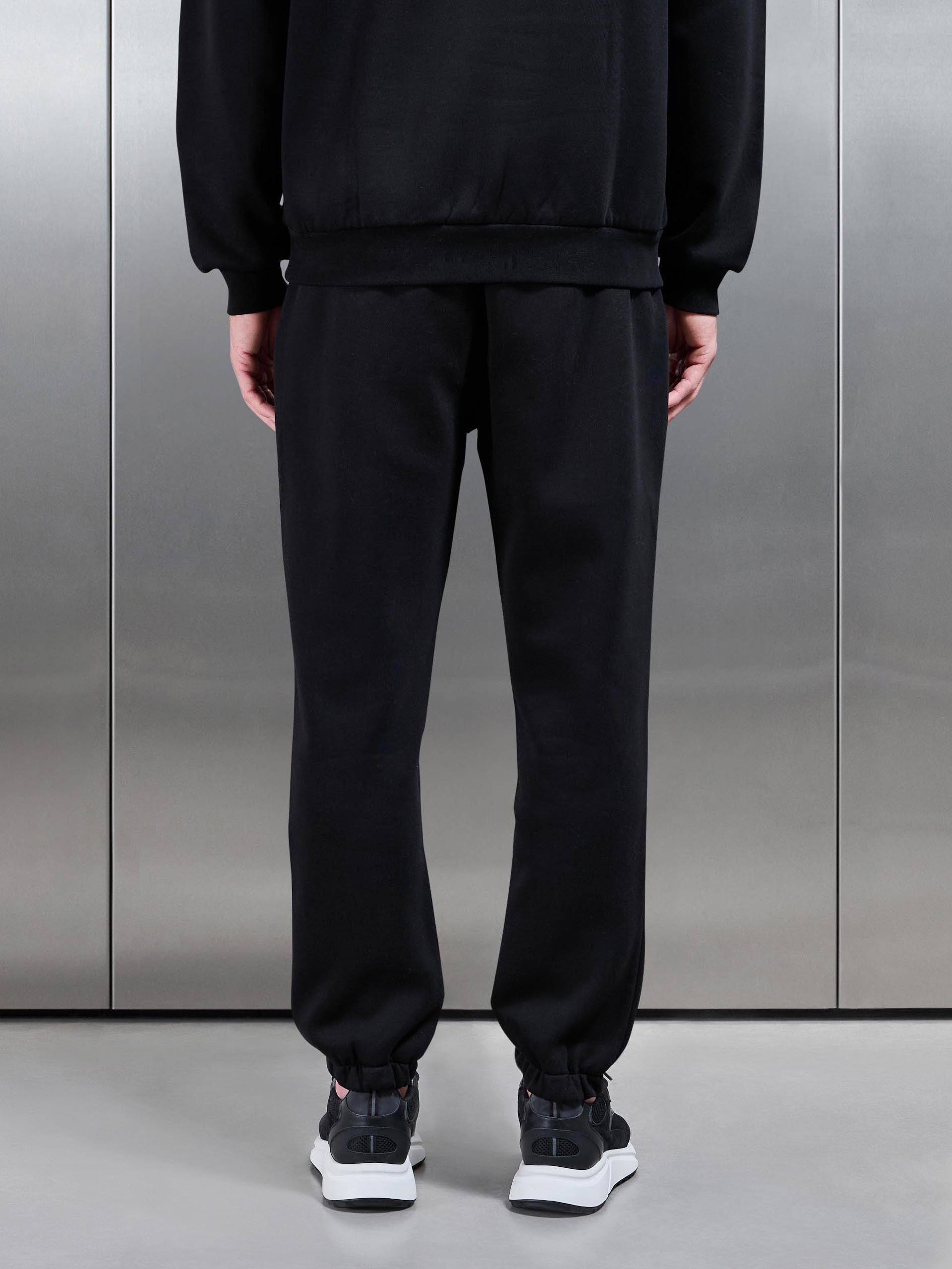 Essential Relaxed Fit Cuffed Jogger In Black