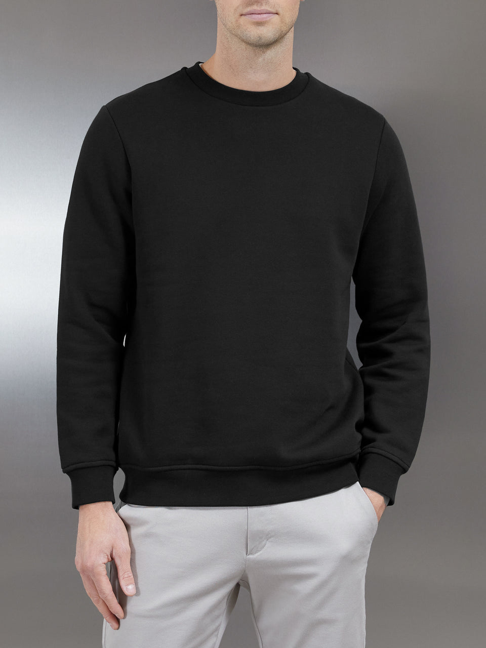 Essential Sweatshirt in Black