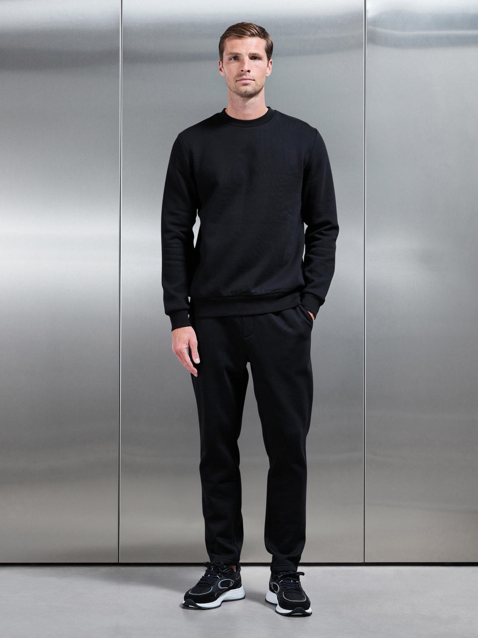 Essential Sweatshirt In Black