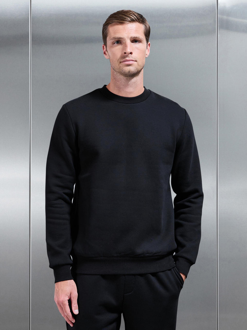 Essential Sweatshirt In Black