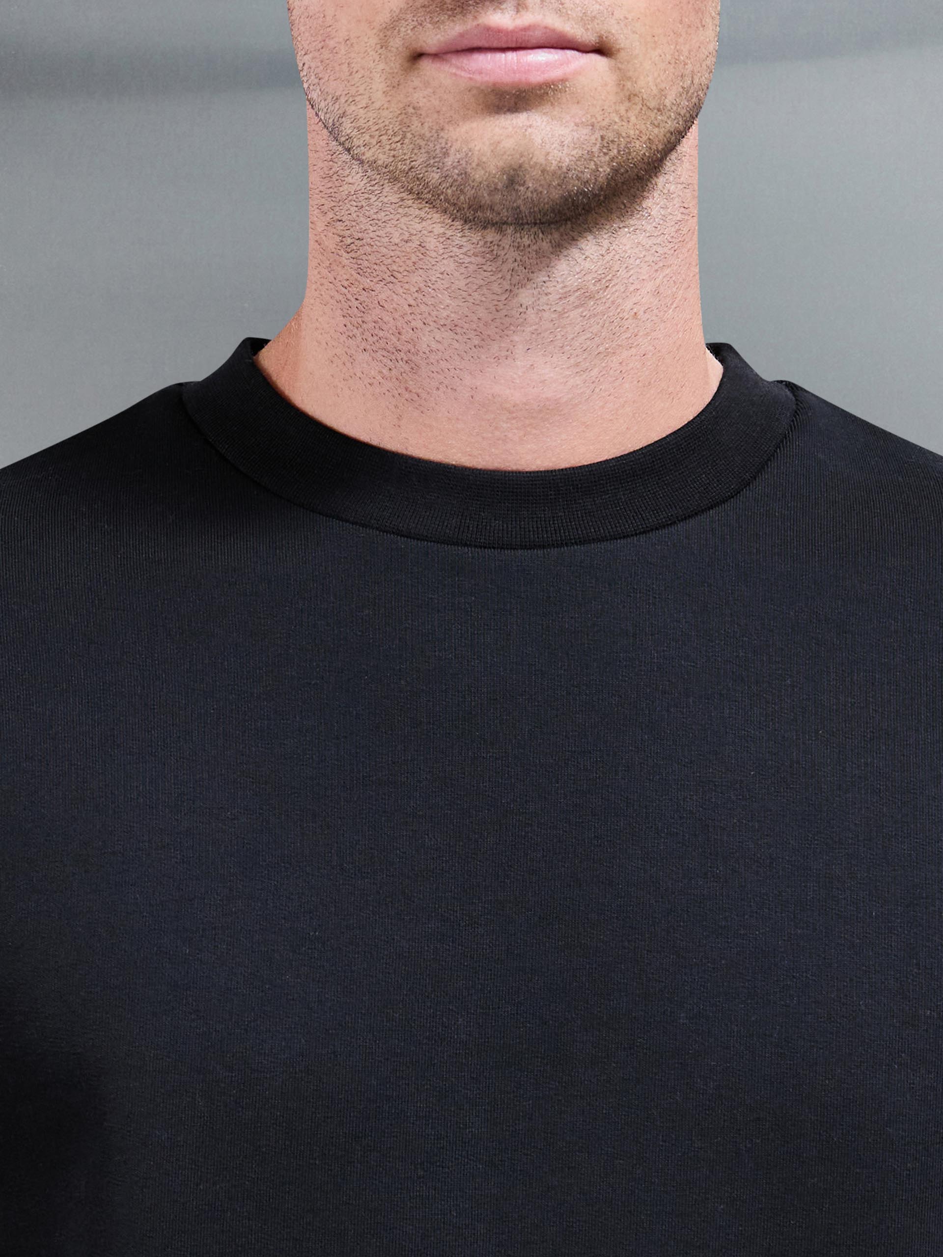 Essential Sweatshirt In Black
