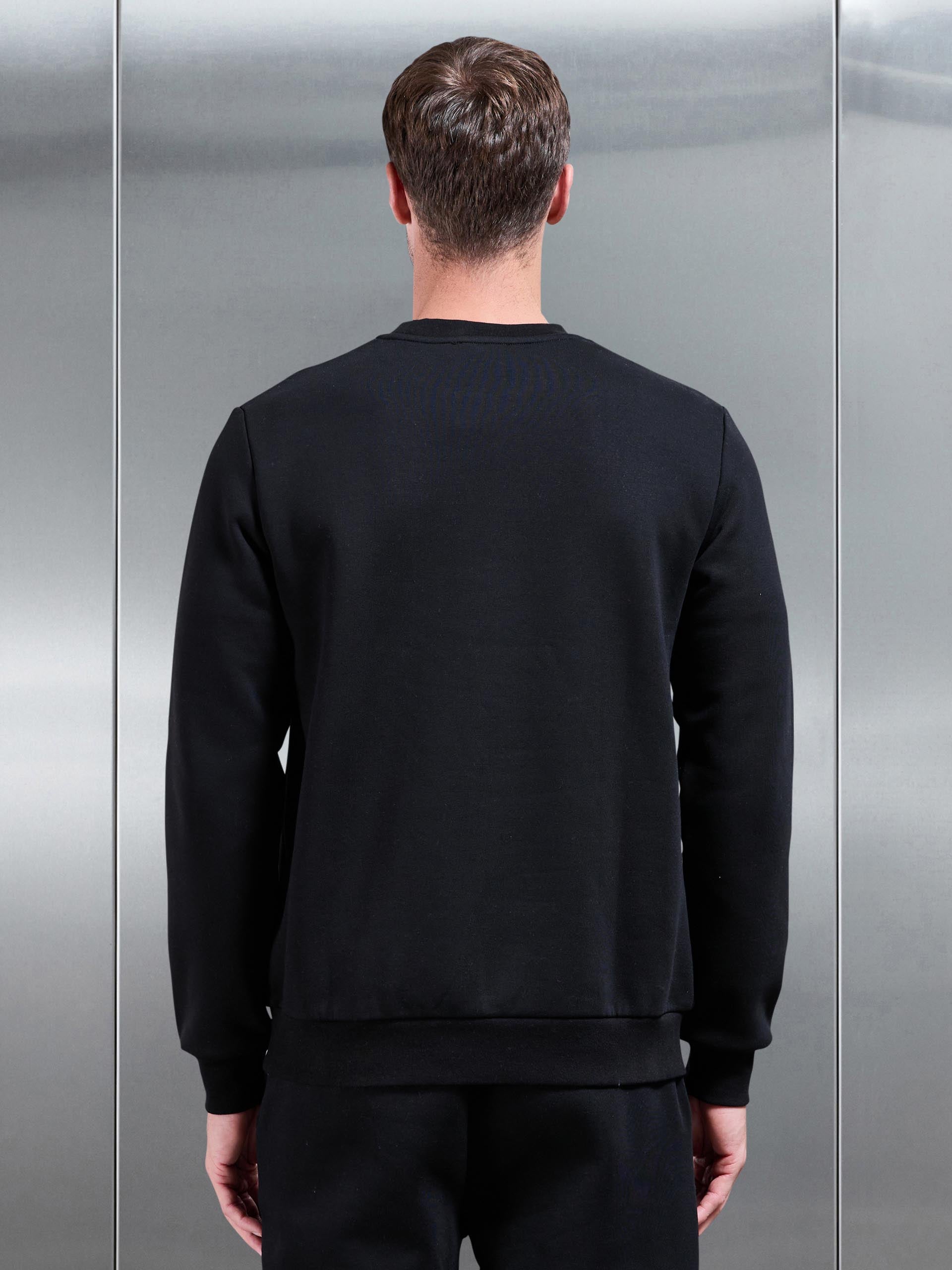 Essential Sweatshirt In Black