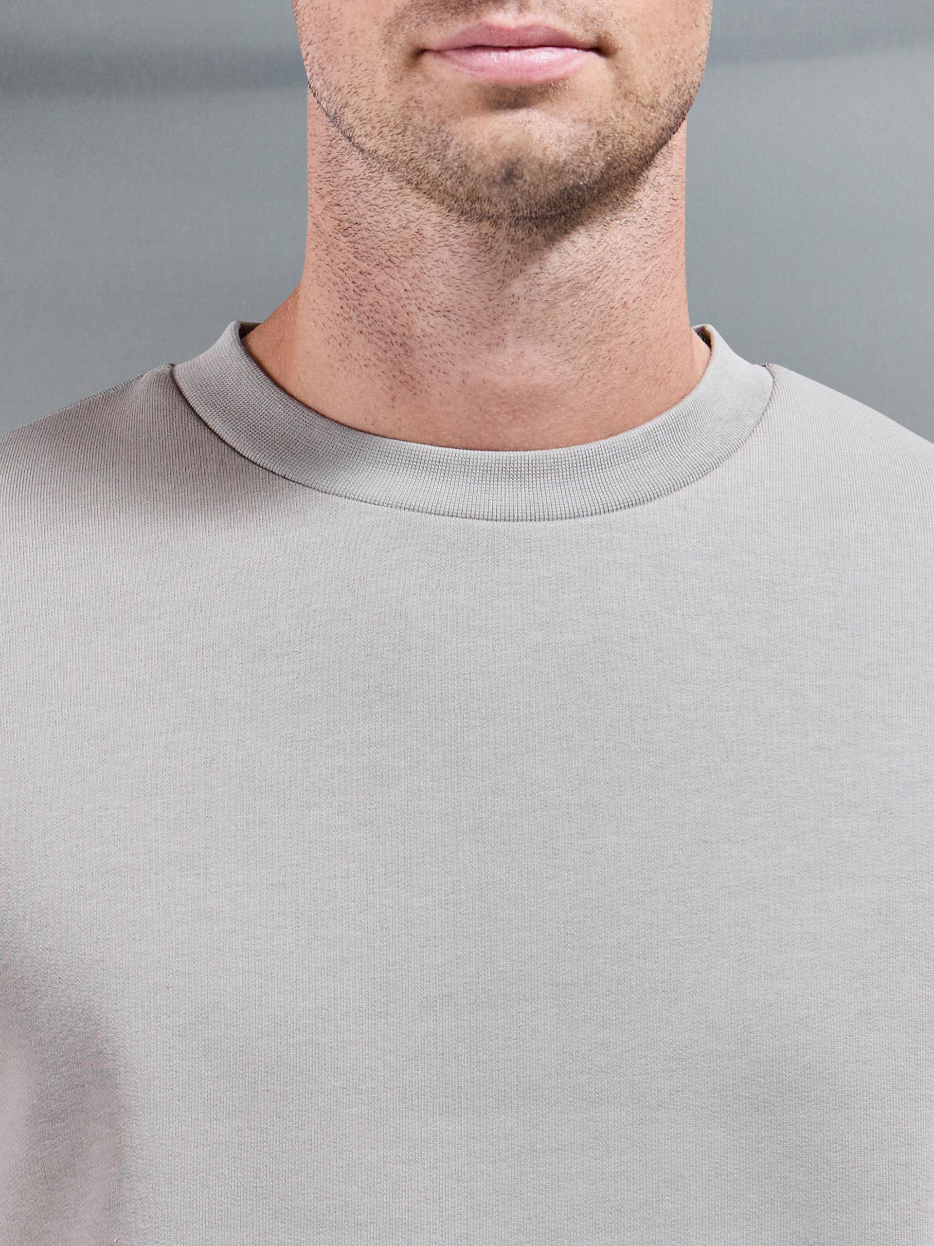 Essential Sweatshirt in Stone