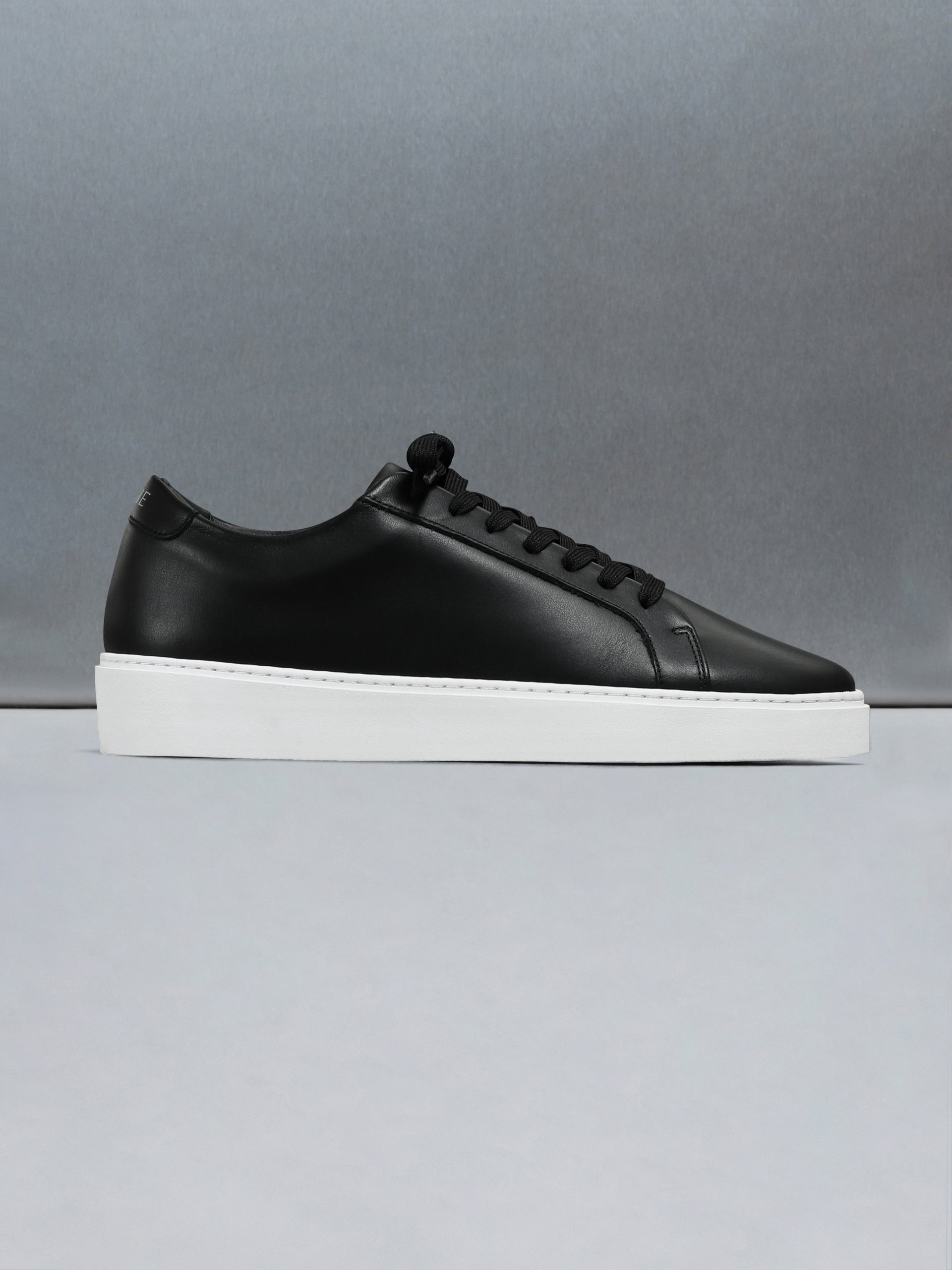 Mid Essential Trainer in Black