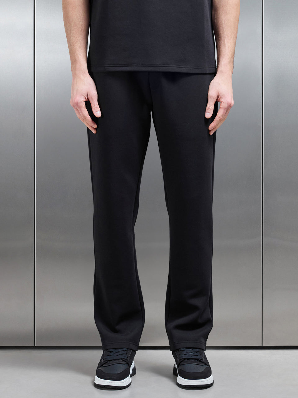 Everyday Luxe Straight Leg Jogger in Black