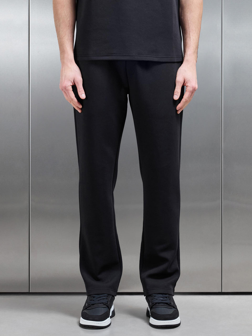 Everyday Luxe Straight Leg Jogger in Black