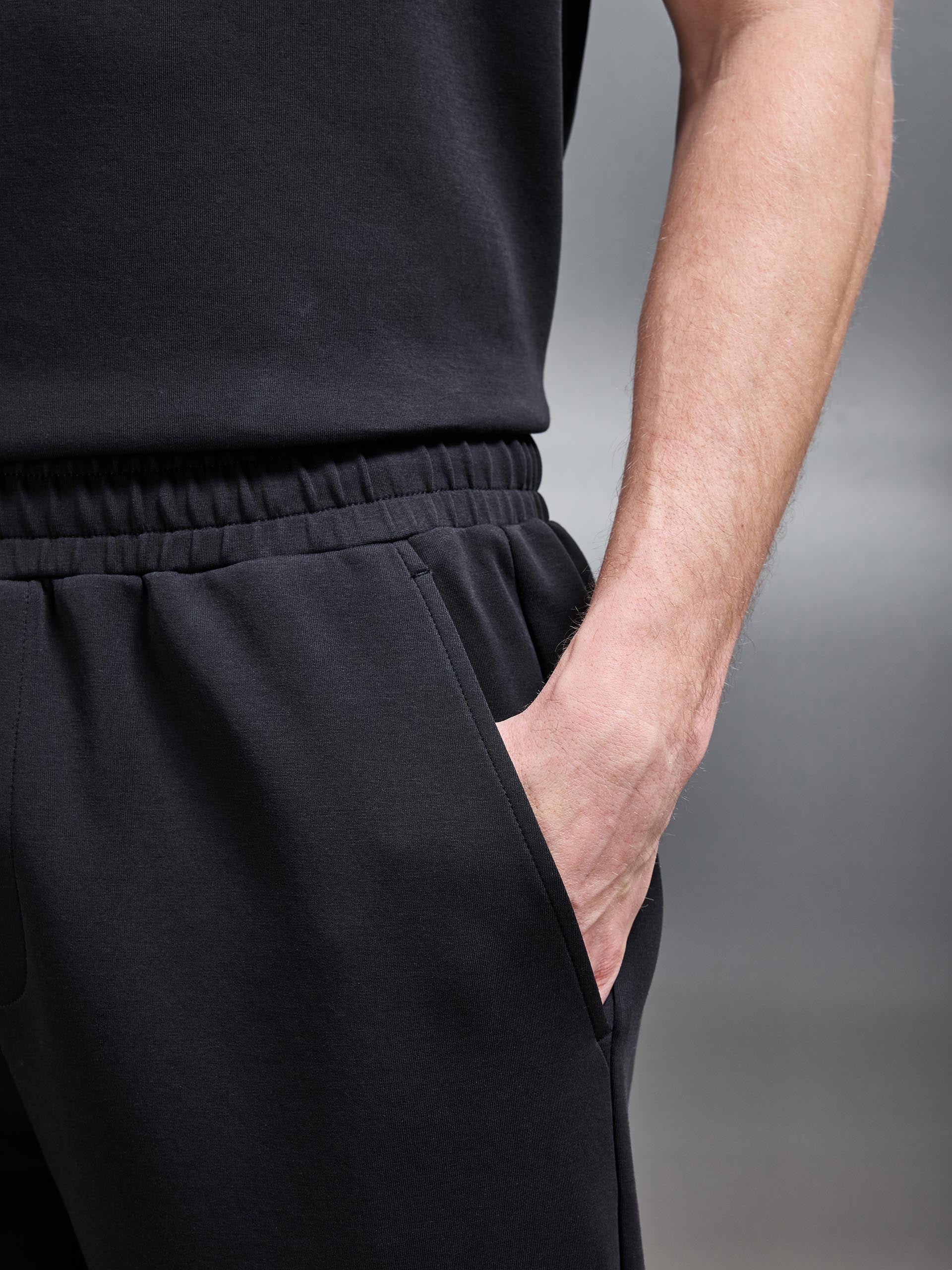 Everyday Luxe Straight Leg Jogger in Black