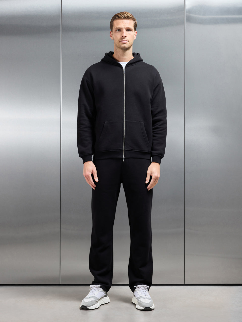 Essential Relaxed Straight Leg Jogger in Black