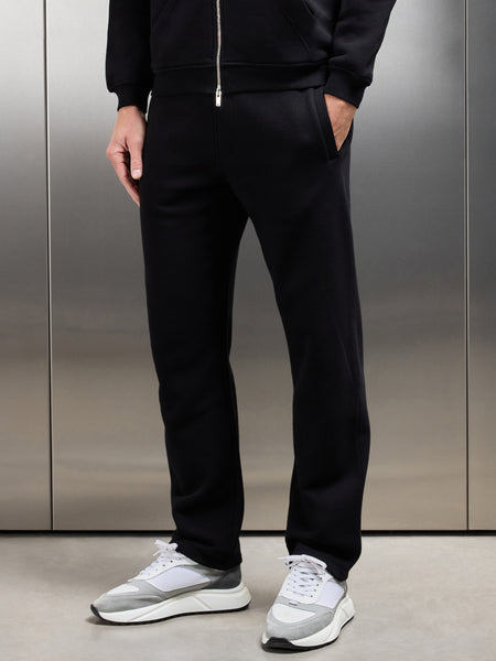 Essential Straight Leg Jogger in Black