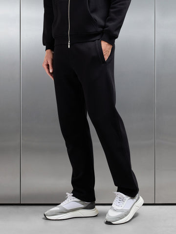 Essential Straight Leg Jogger in Black
