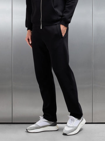 Essential Straight Leg Jogger in Black