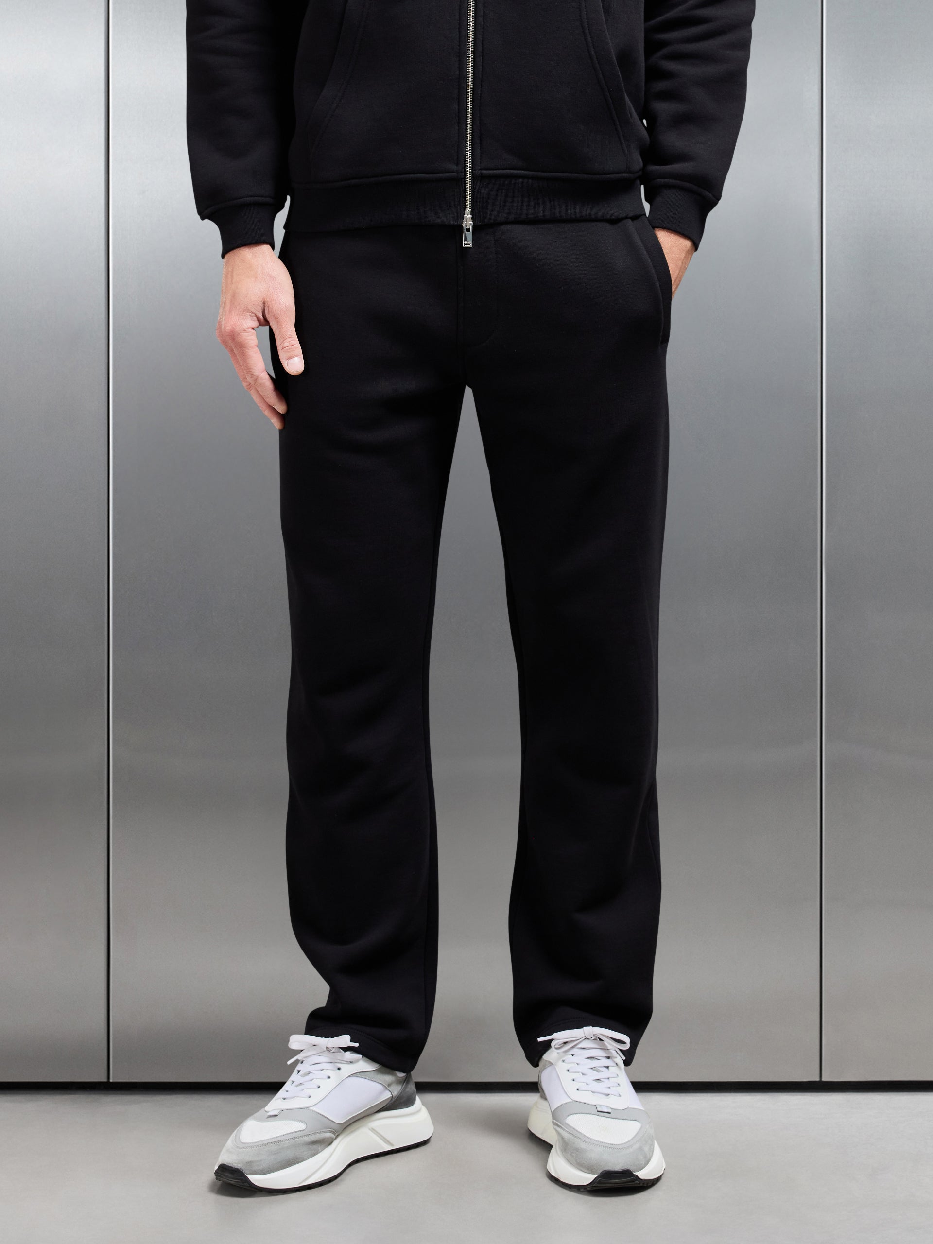Essential Straight Leg Jogger in Black