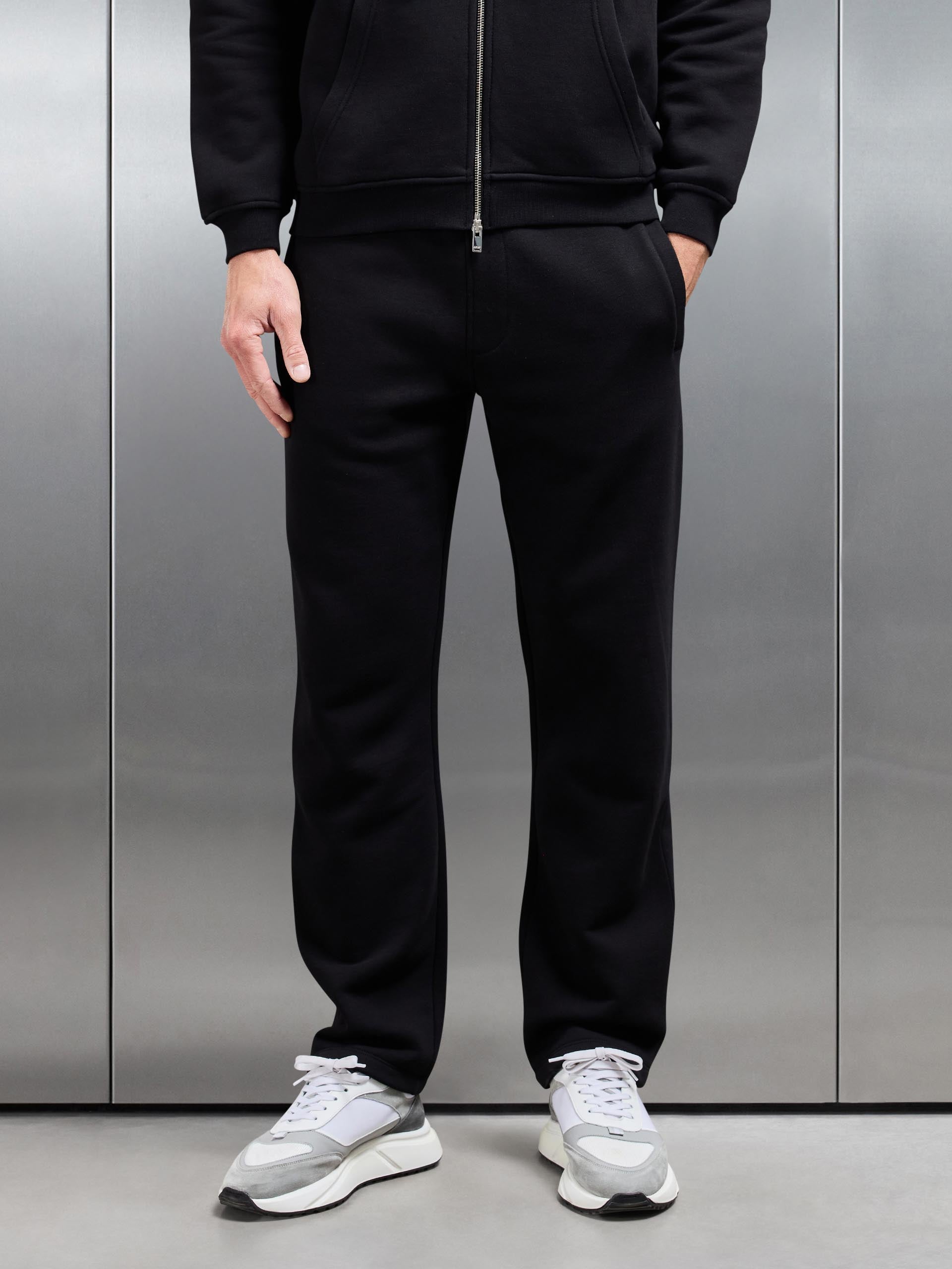 Essential Straight Leg Jogger in Black