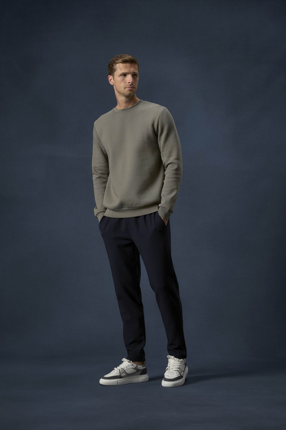 Essential Sweatshirt In Sage