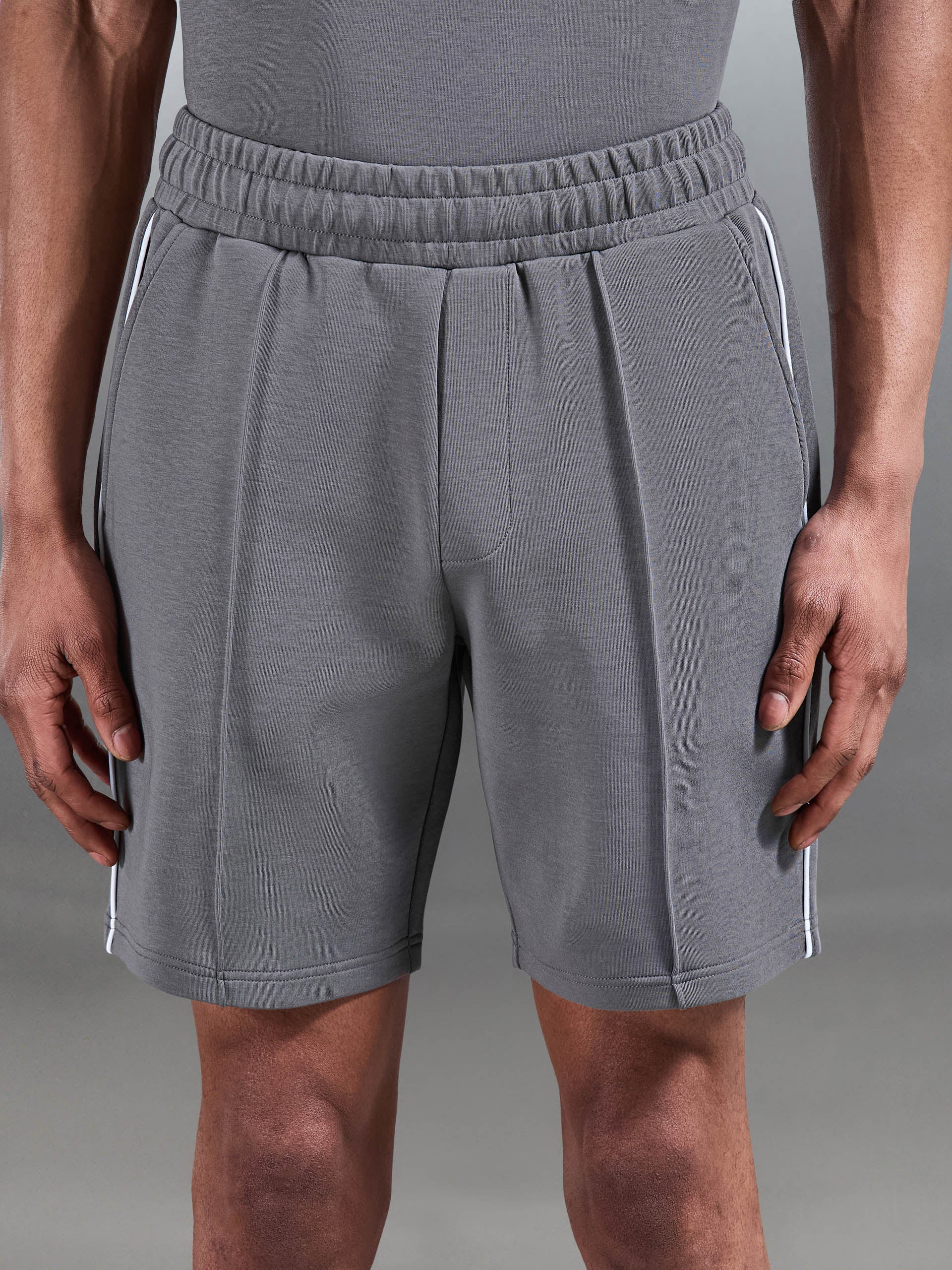 Everyday Luxe Piping Short in Grey