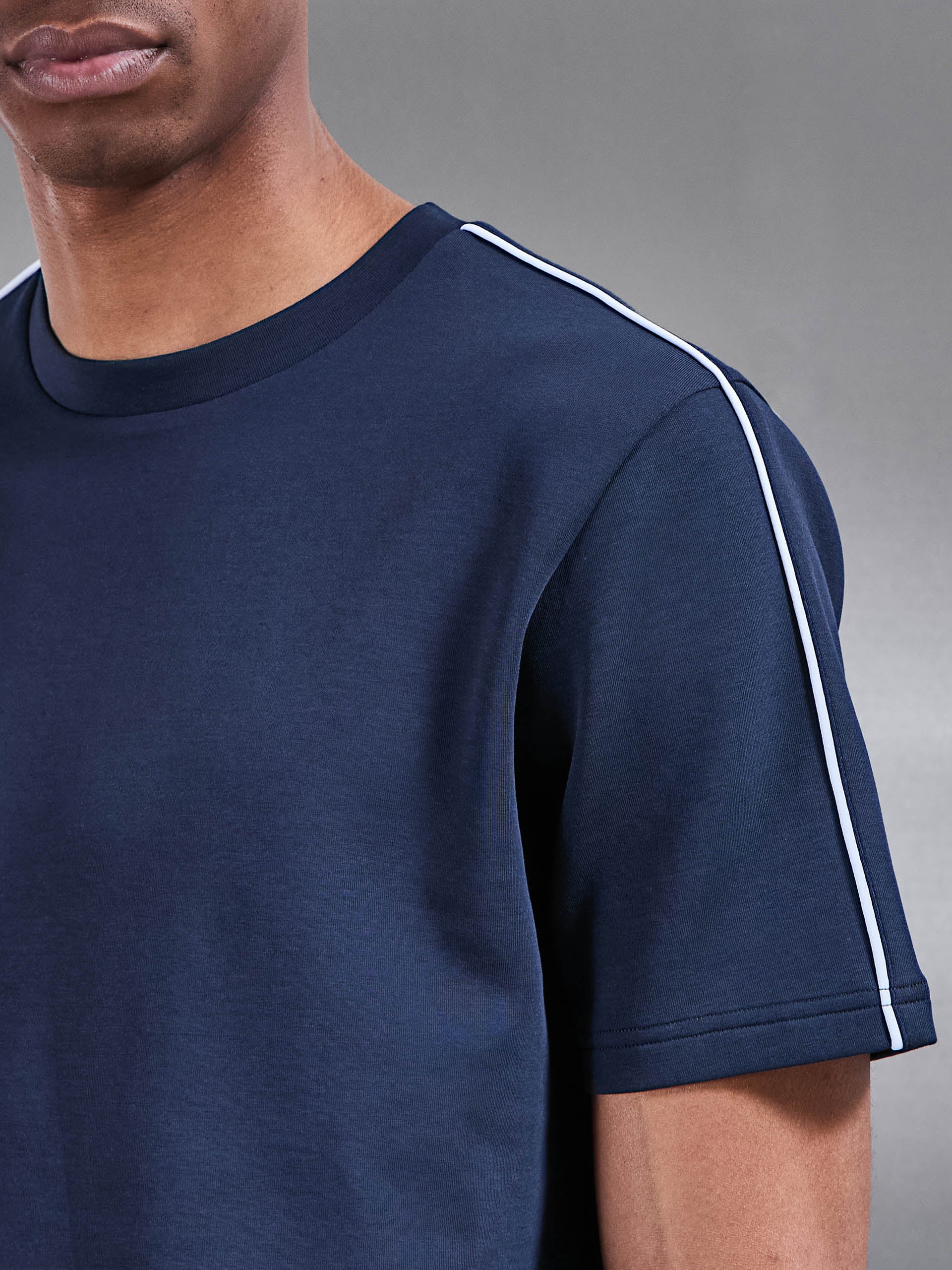 Everyday Luxe Piping T-Shirt in Navy