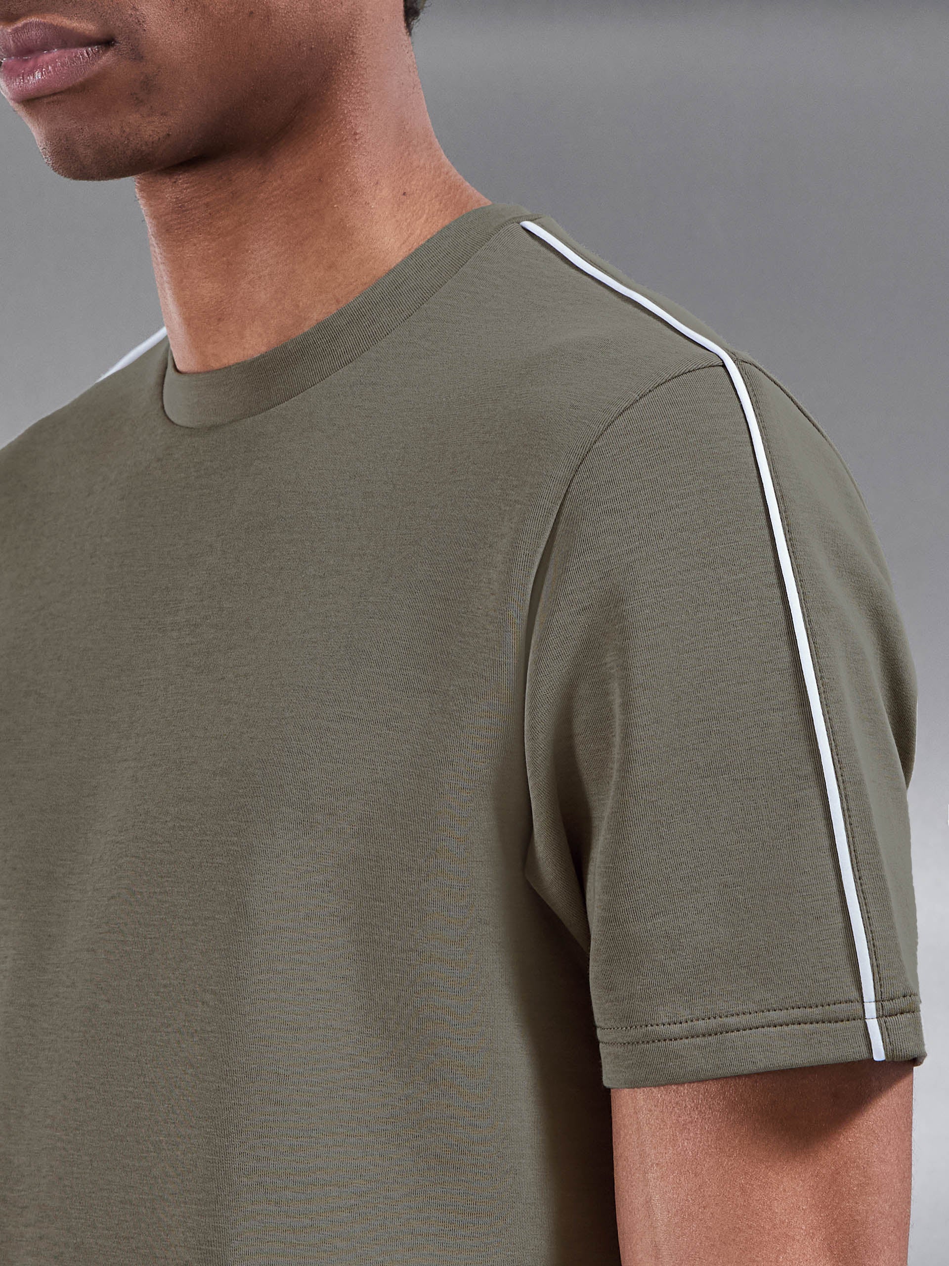 Everyday Luxe Piping T-Shirt in Olive