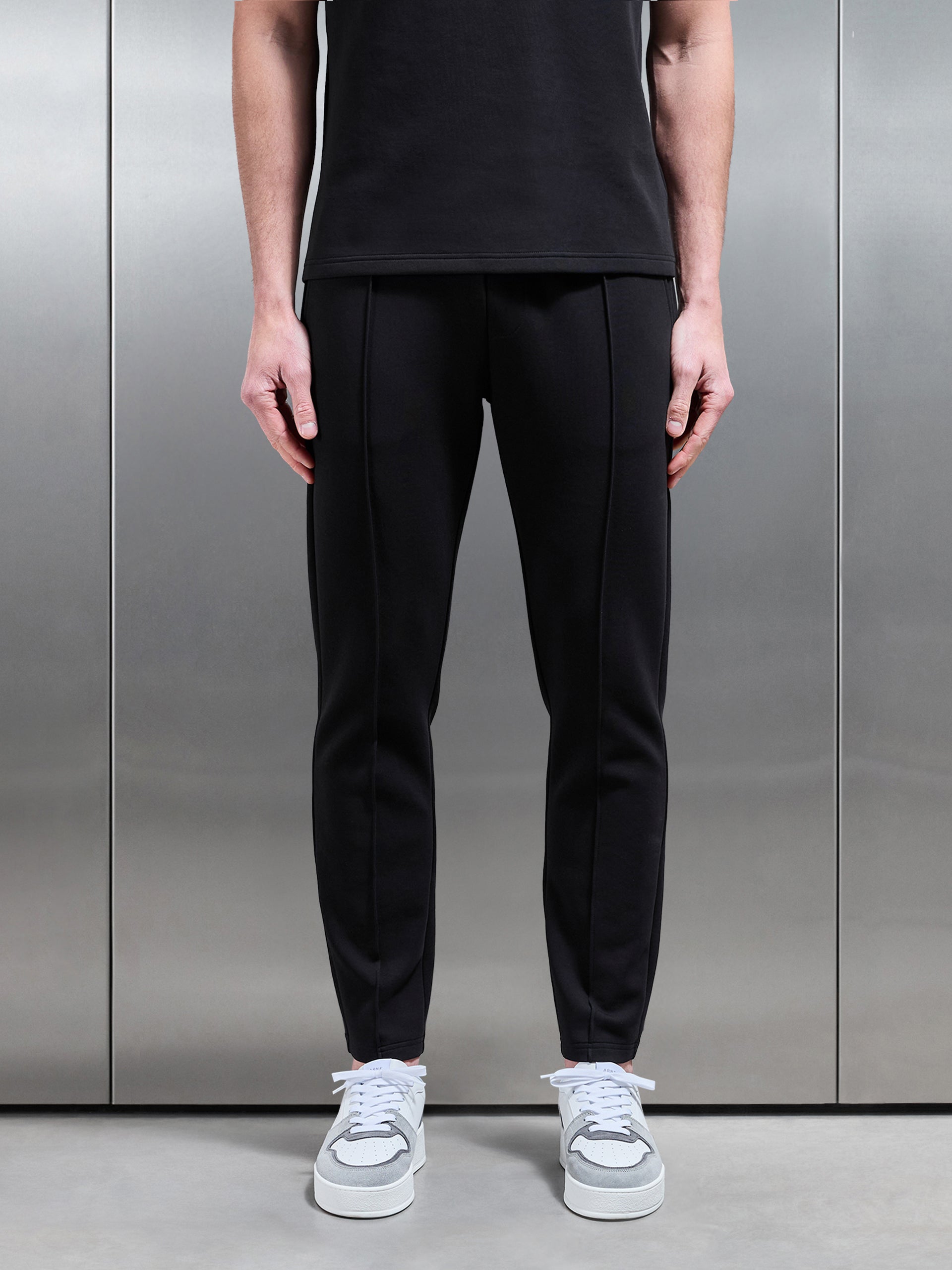 Everyday Luxe Slim Fit Jogger in Black