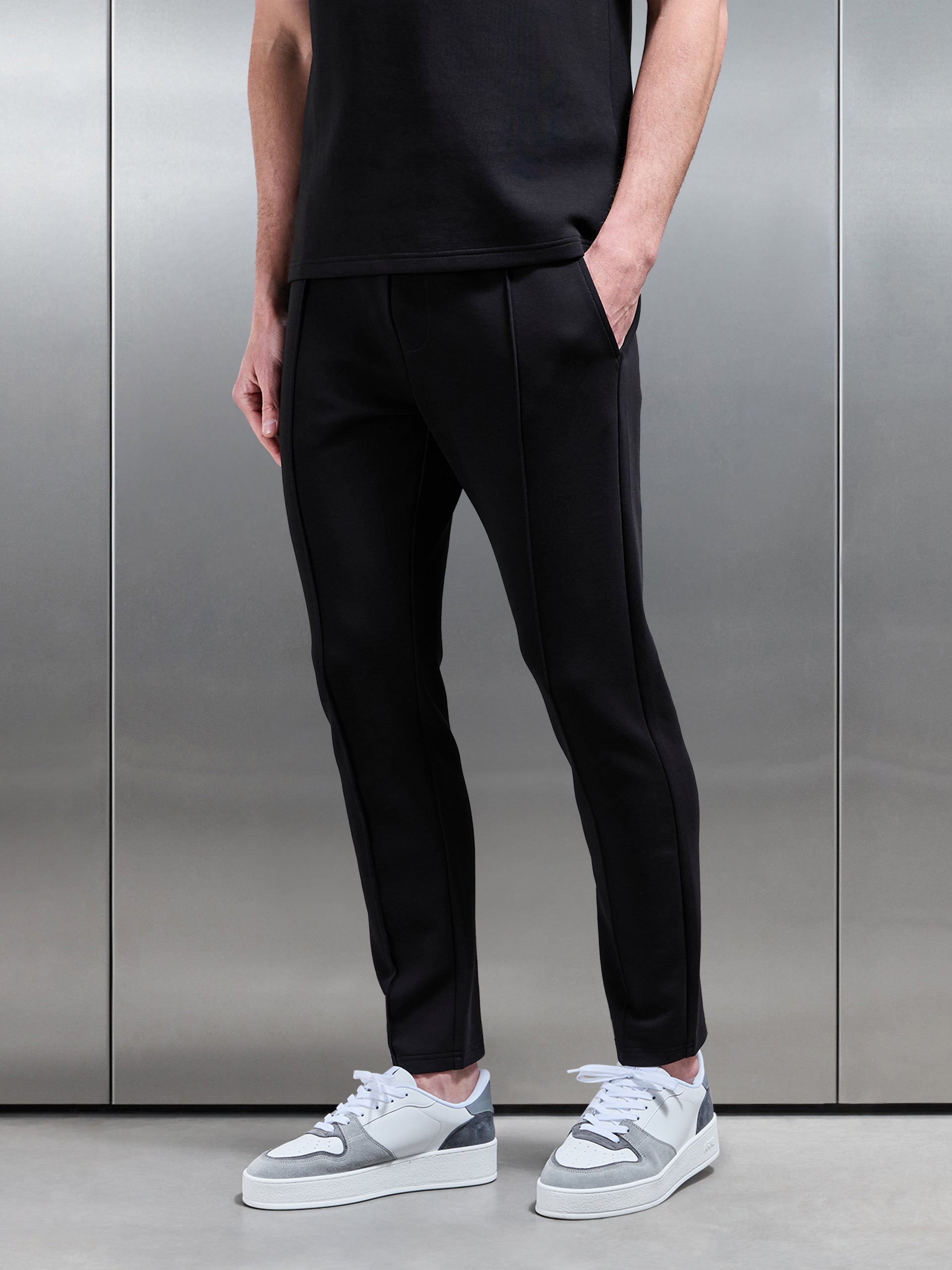 Everyday Luxe Slim Fit Jogger in Black