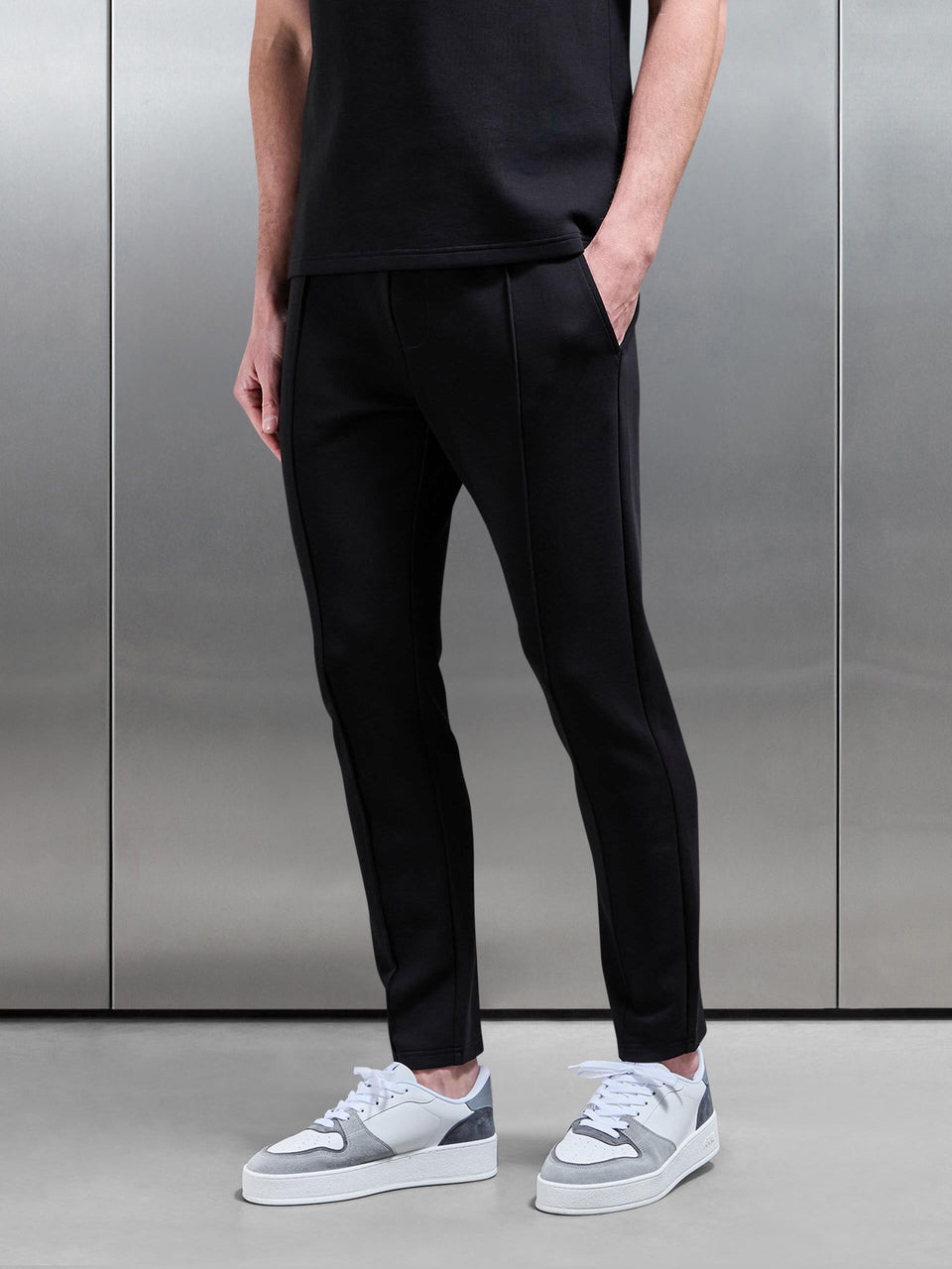 Everyday Luxe Slim Fit Jogger in Black