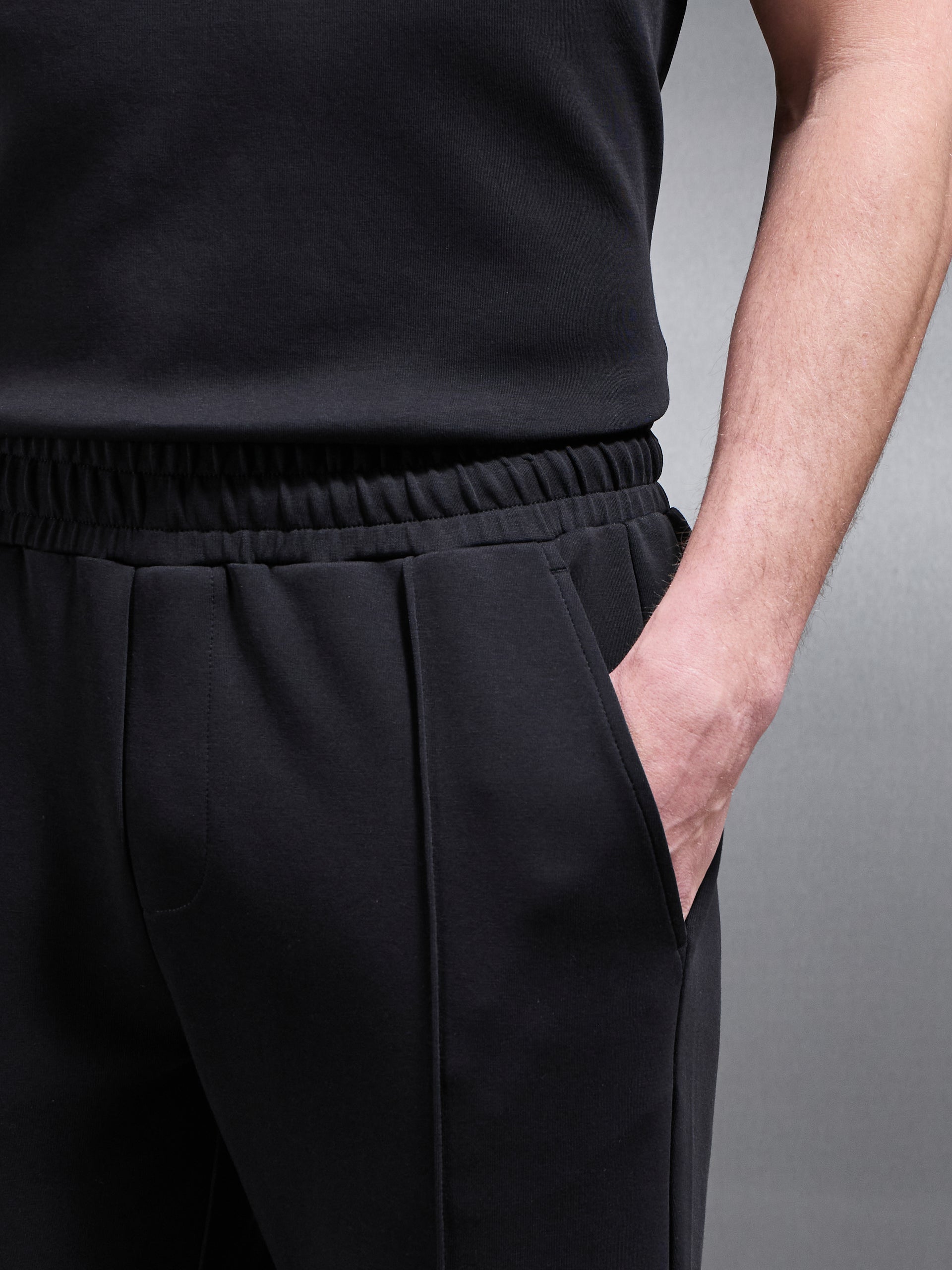 Everyday Luxe Slim Fit Jogger in Black