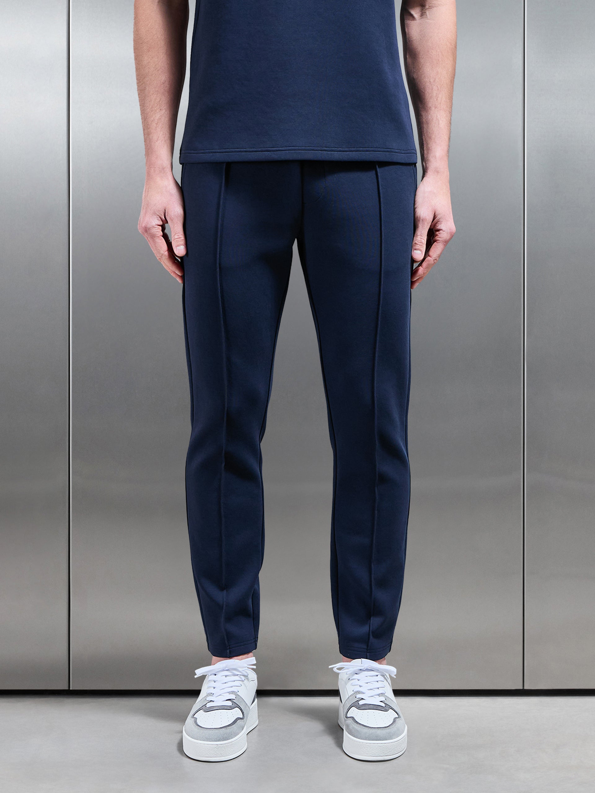 Everyday Luxe Slim Fit Jogger in Navy