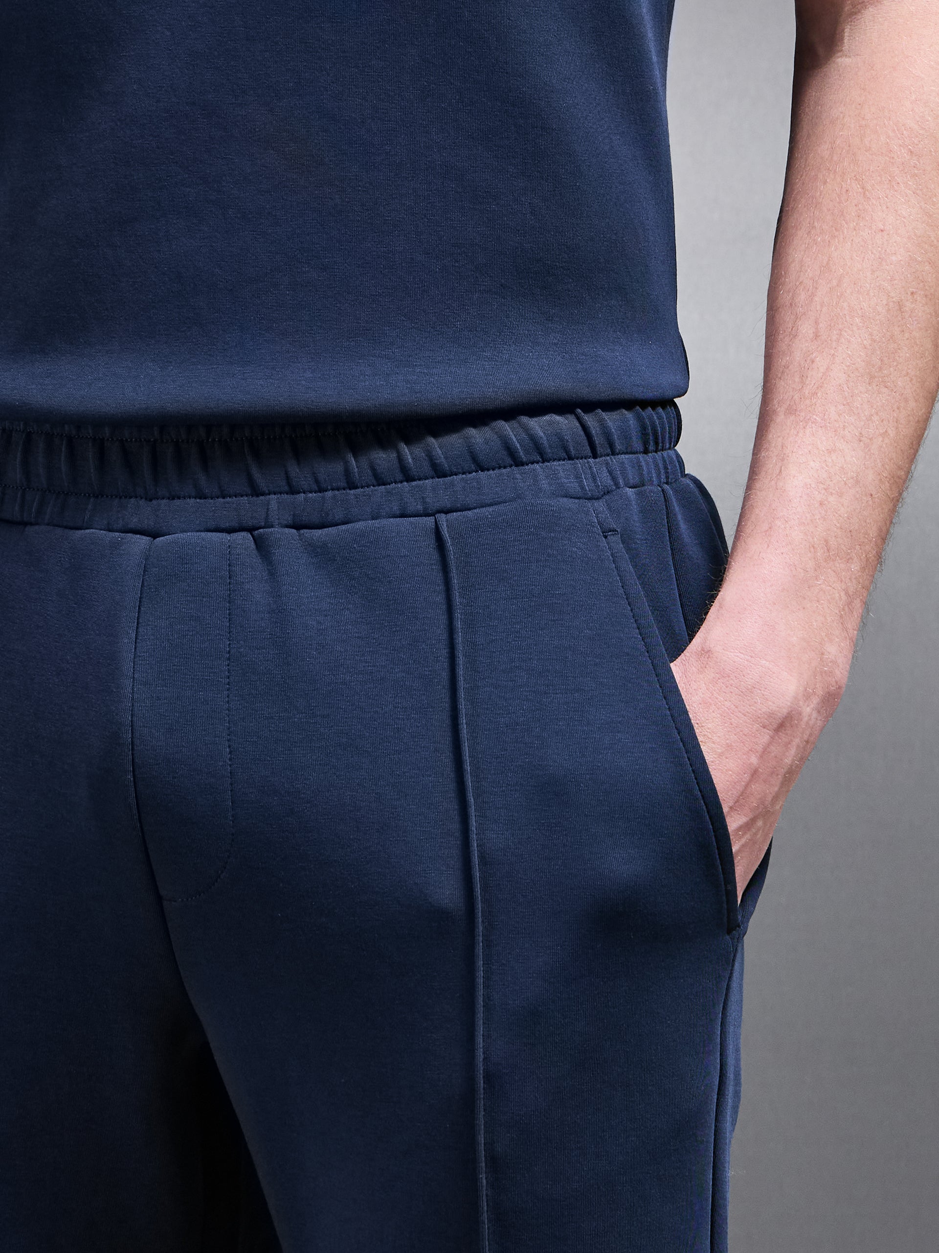 Everyday Luxe Slim Fit Jogger in Navy