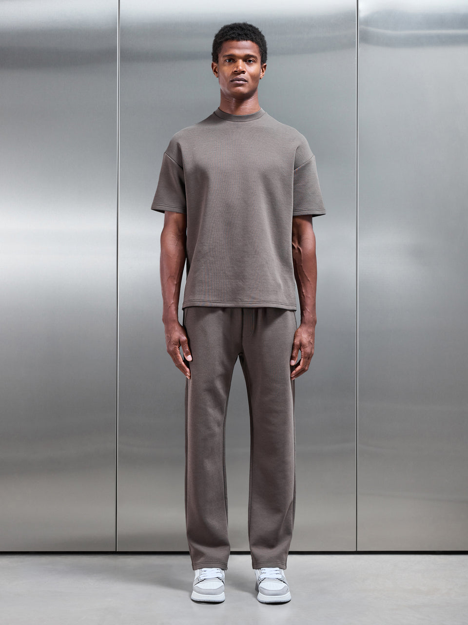 Everyday Luxe Straight Leg Jogger in Brown