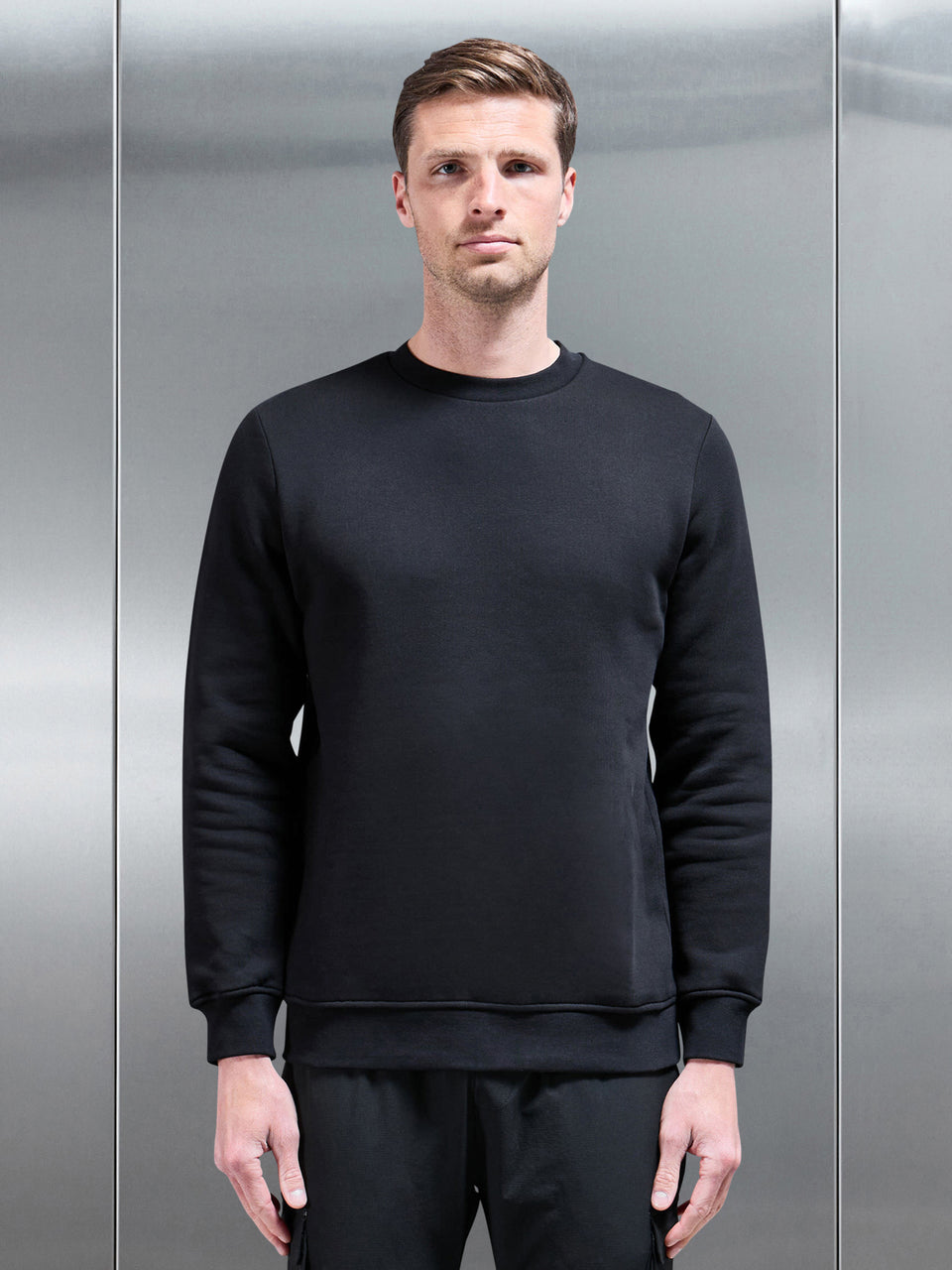 Essential Sweatshirt in Black