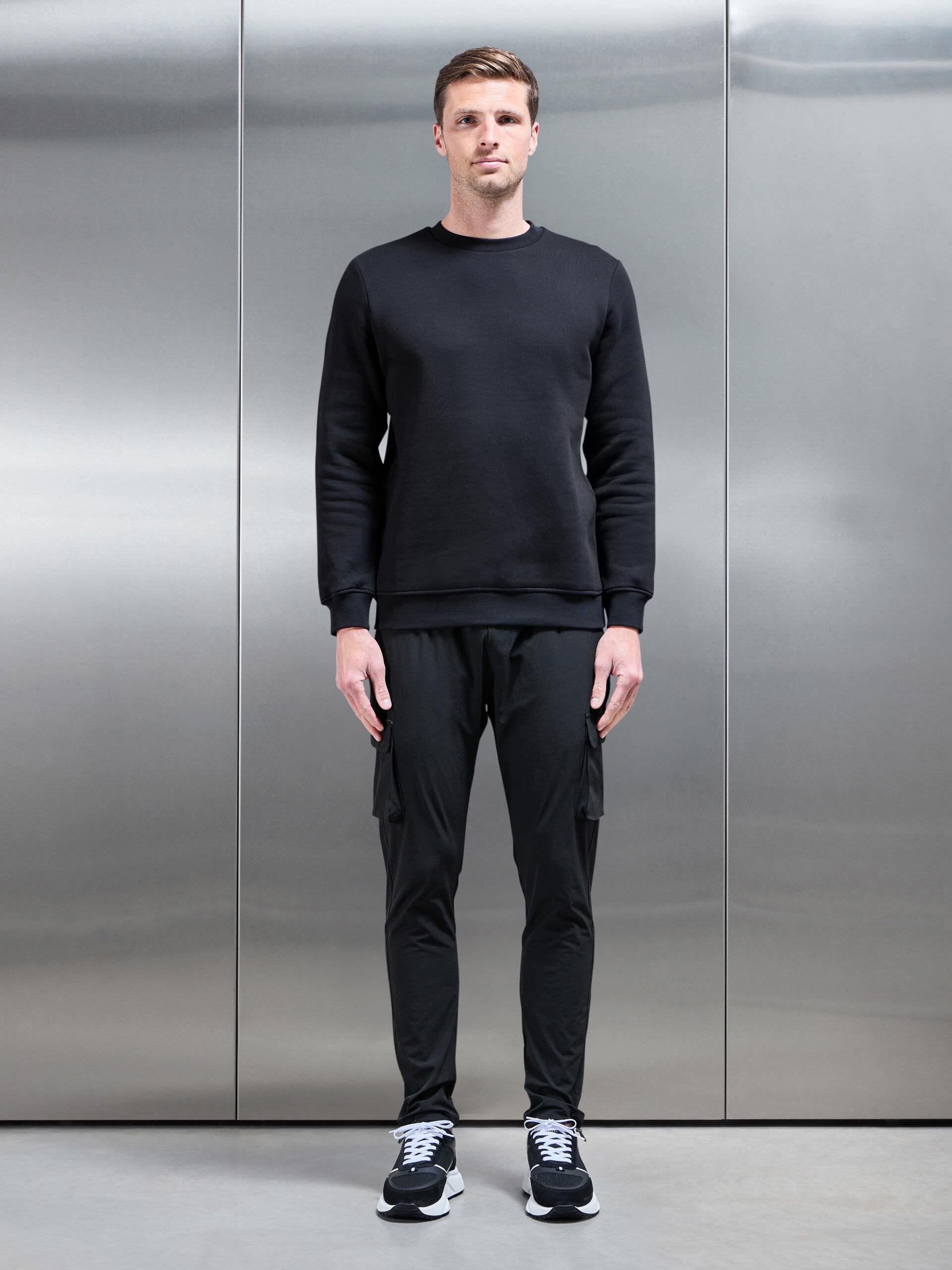 Essential Sweatshirt in Black