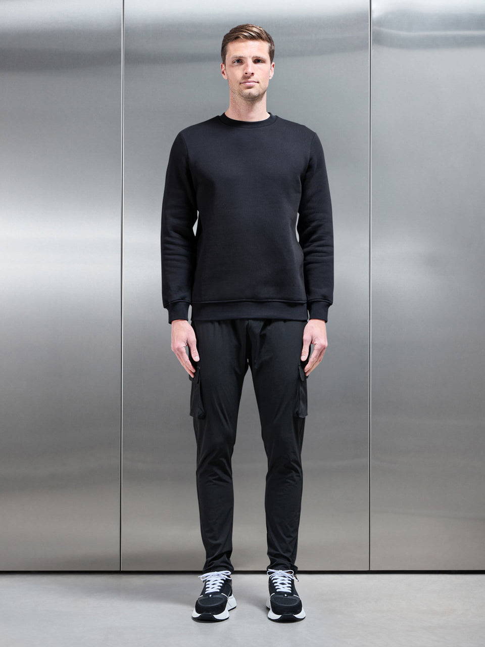 Essential Sweatshirt in Black