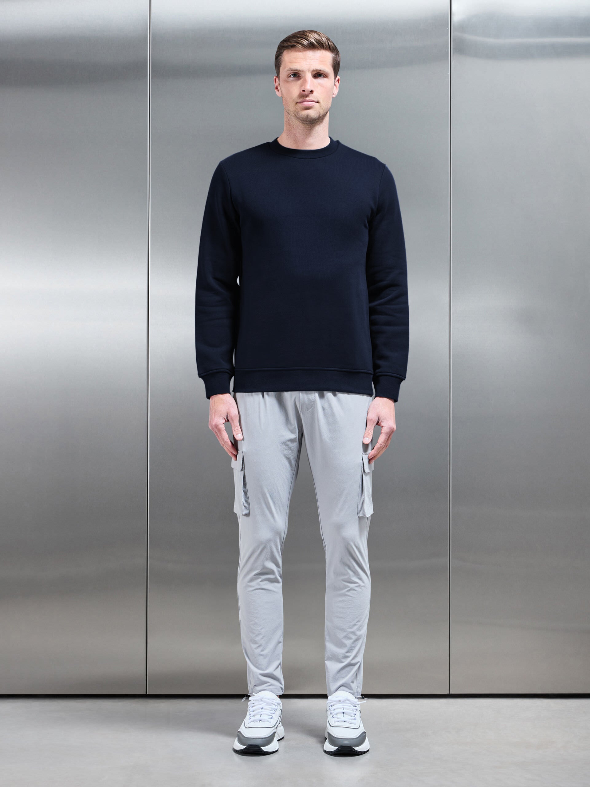 Essential Sweatshirt in Navy