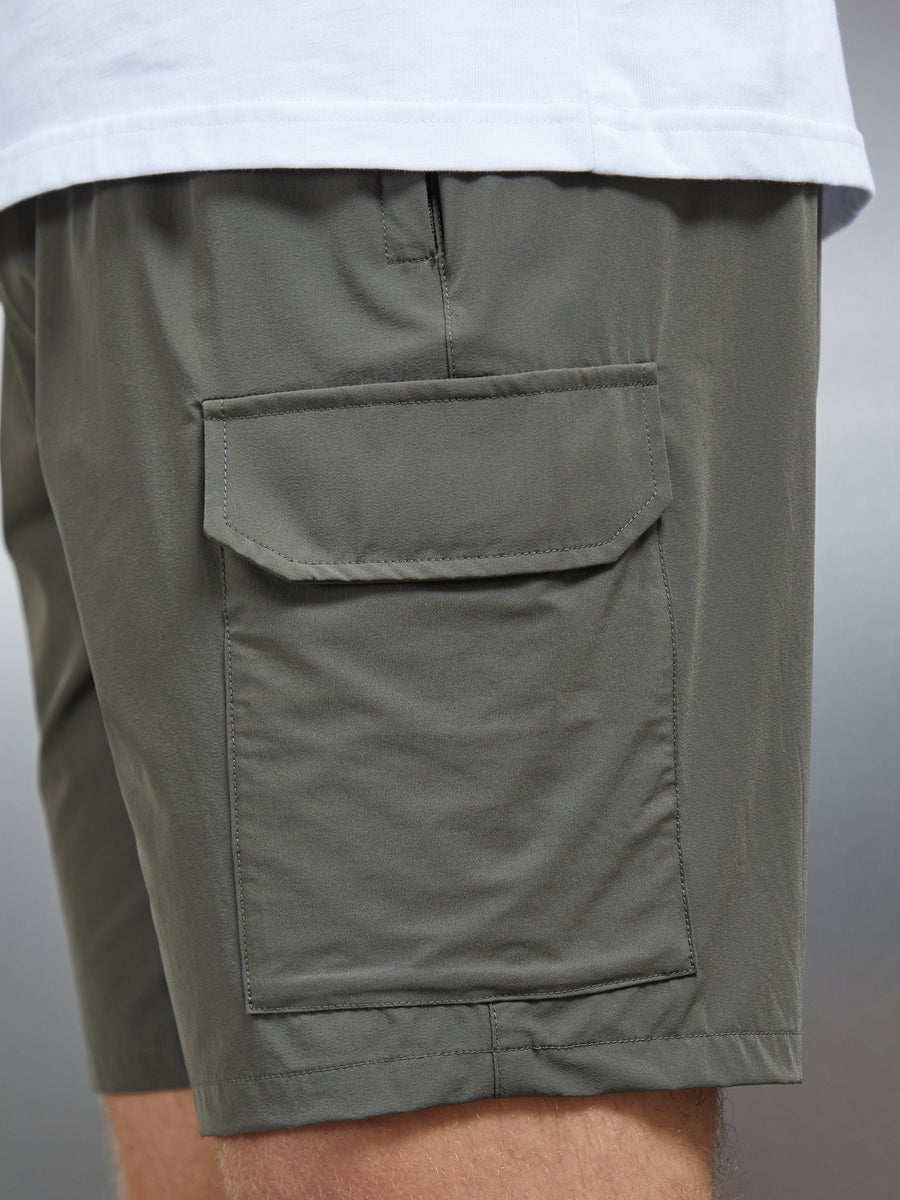 Flat Pocket Technical Cargo Short in Olive