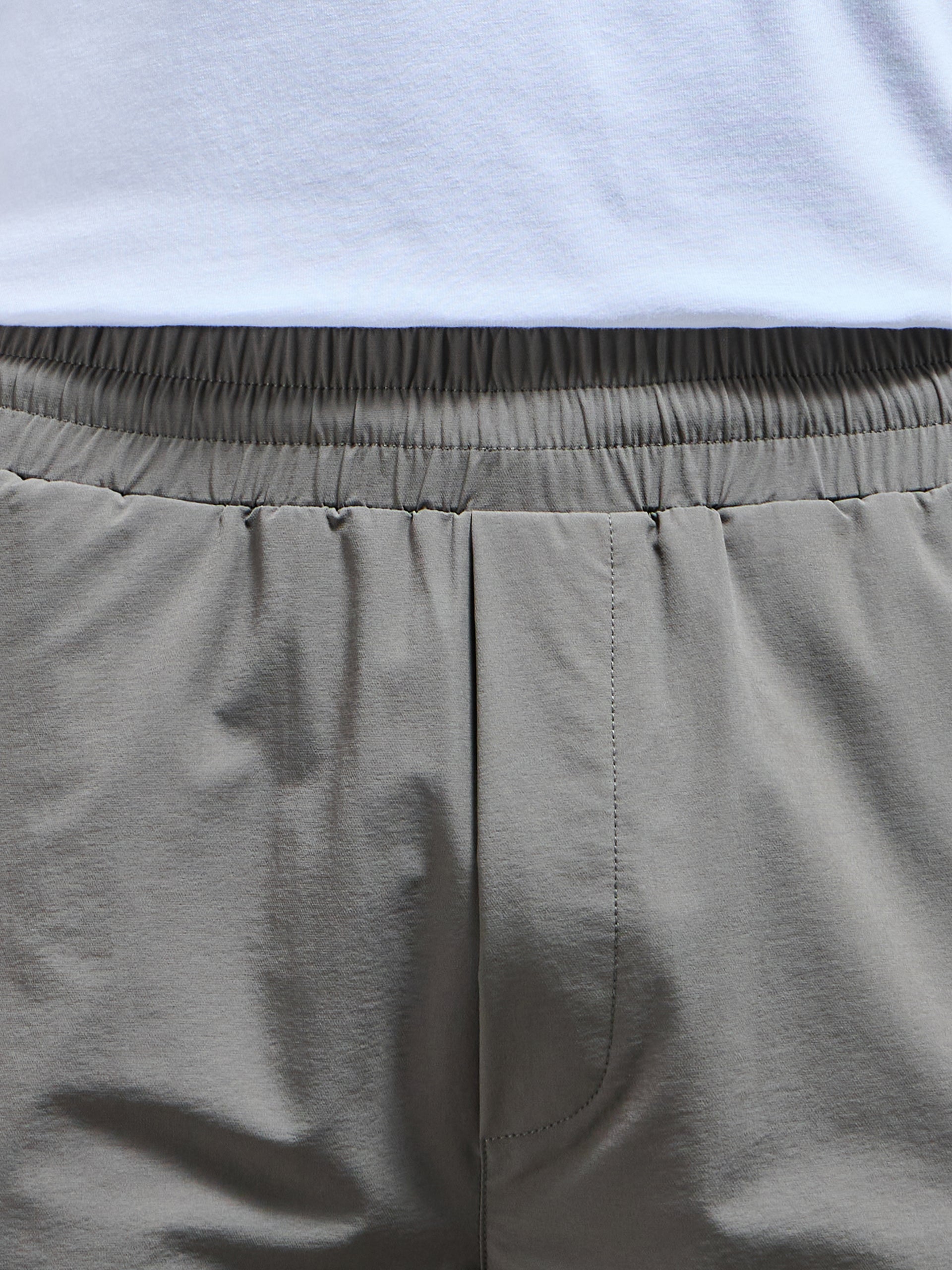 Flat Pocket Technical Cargo Short in Olive