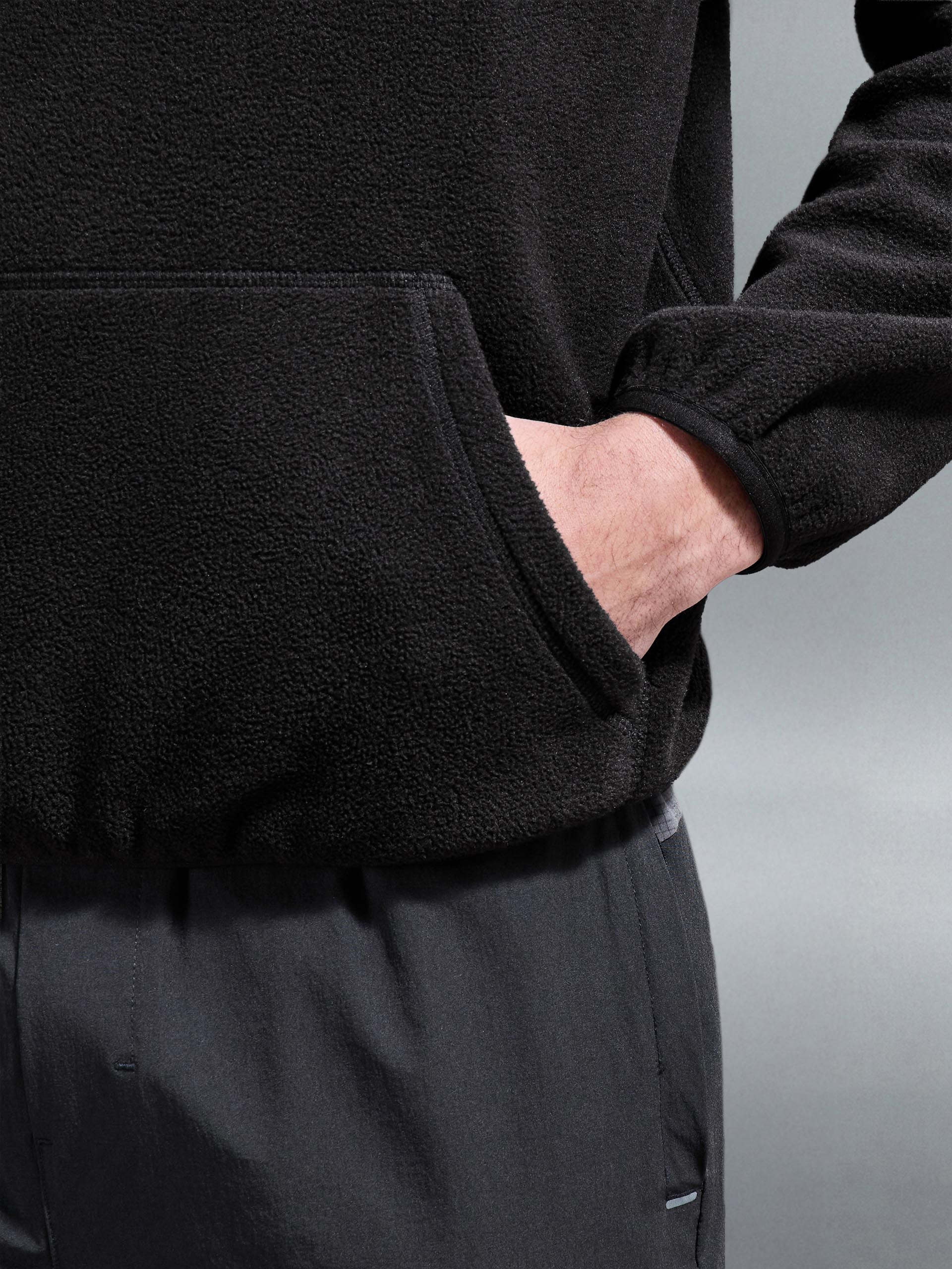 Fleece Relaxed Fit Half Zip in Black