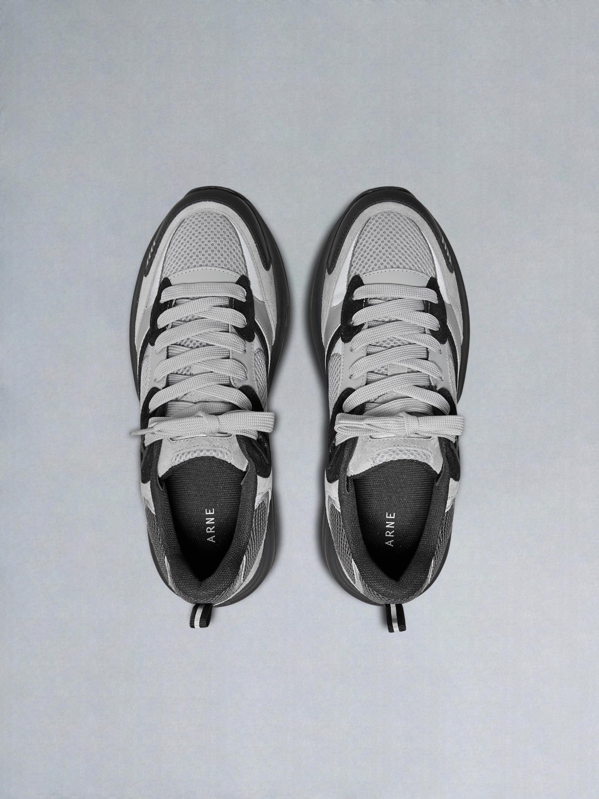 Flow Runner in Midnight Grey