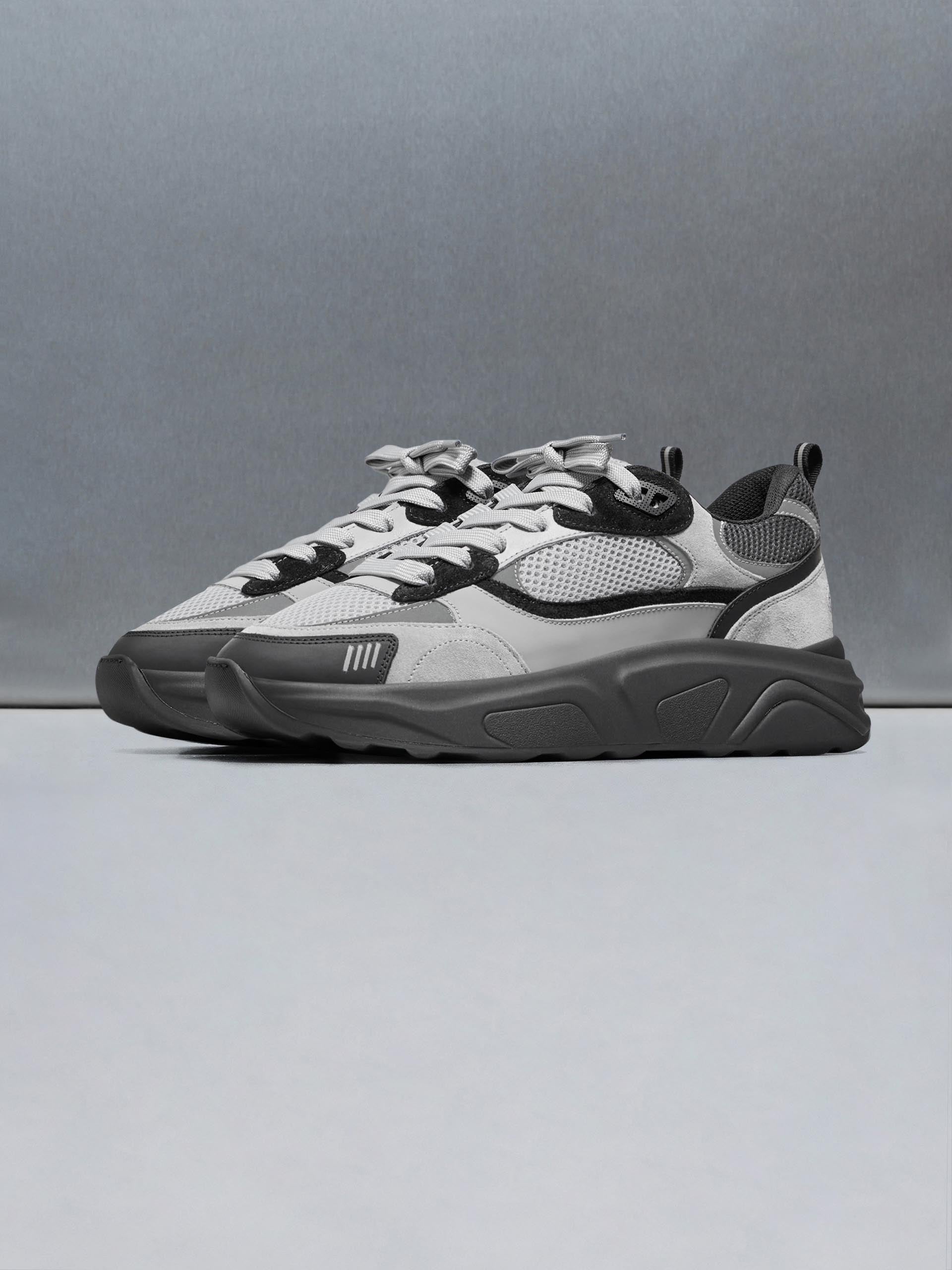 Flow Runner in Midnight Grey