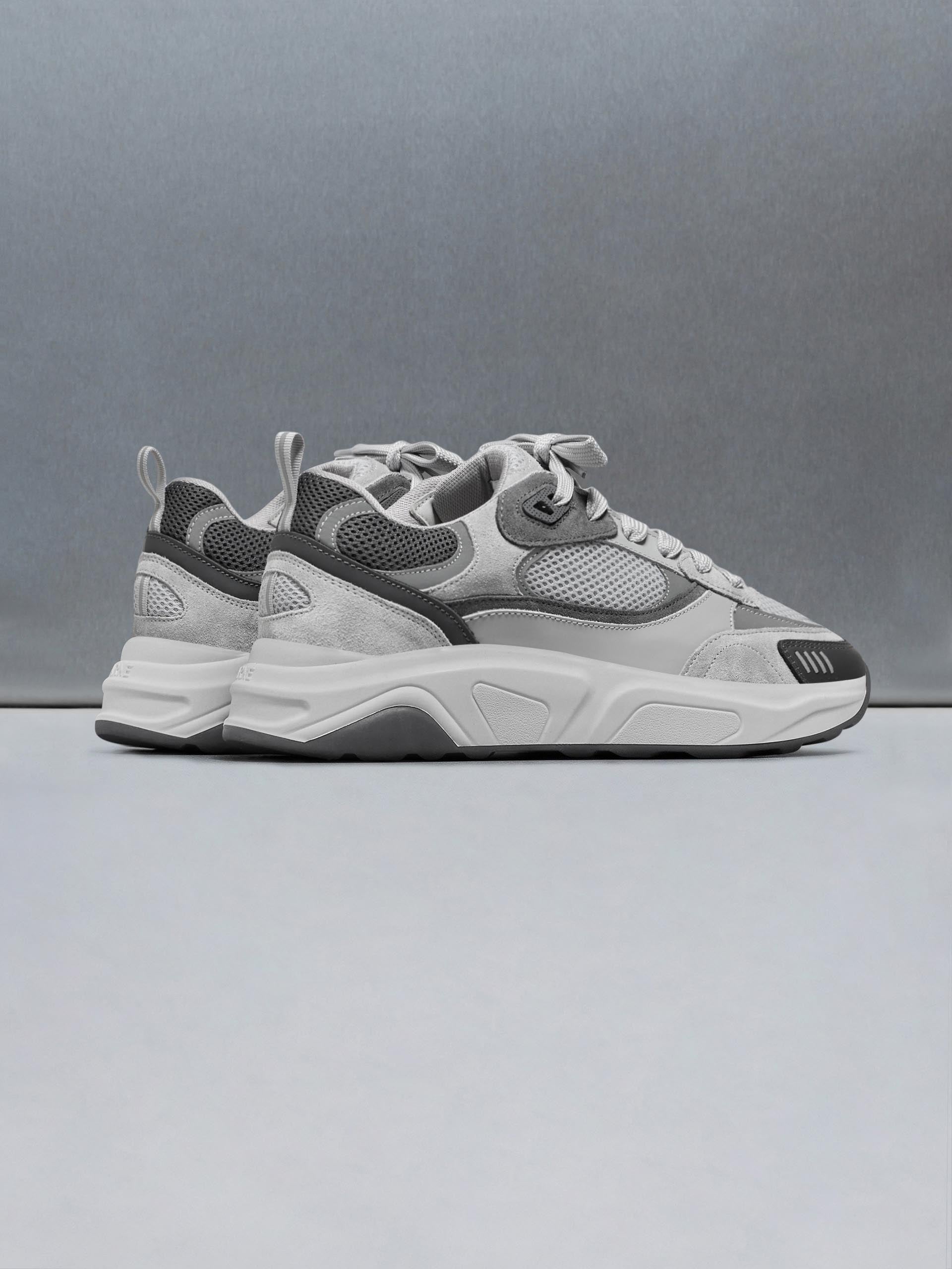 Flow Runner in Triple Grey