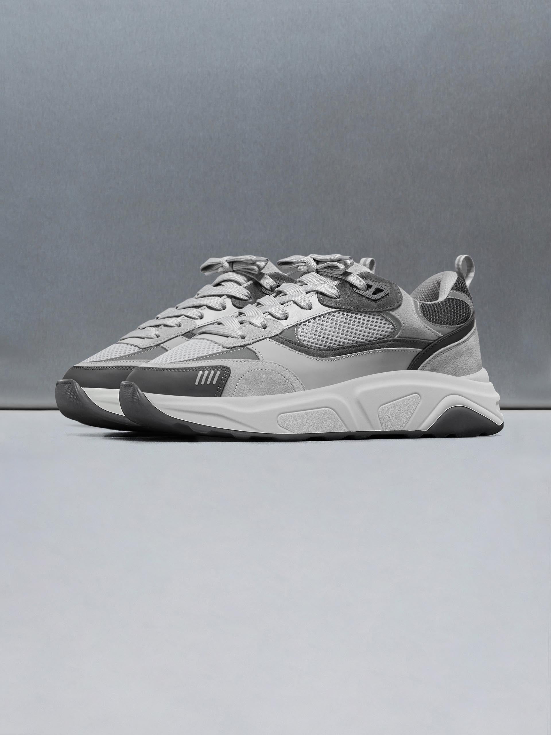 Flow Runner in Triple Grey