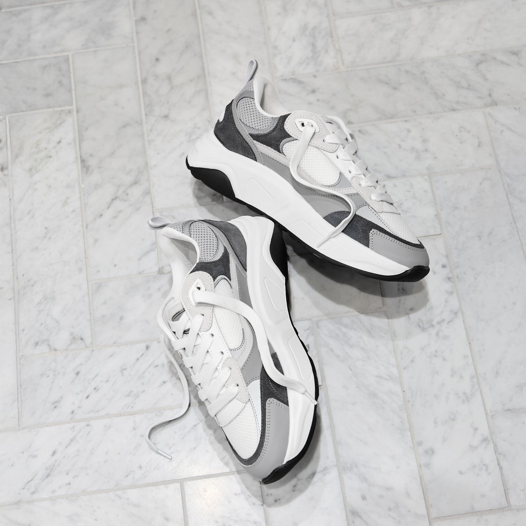 Flow Runner in White Grey